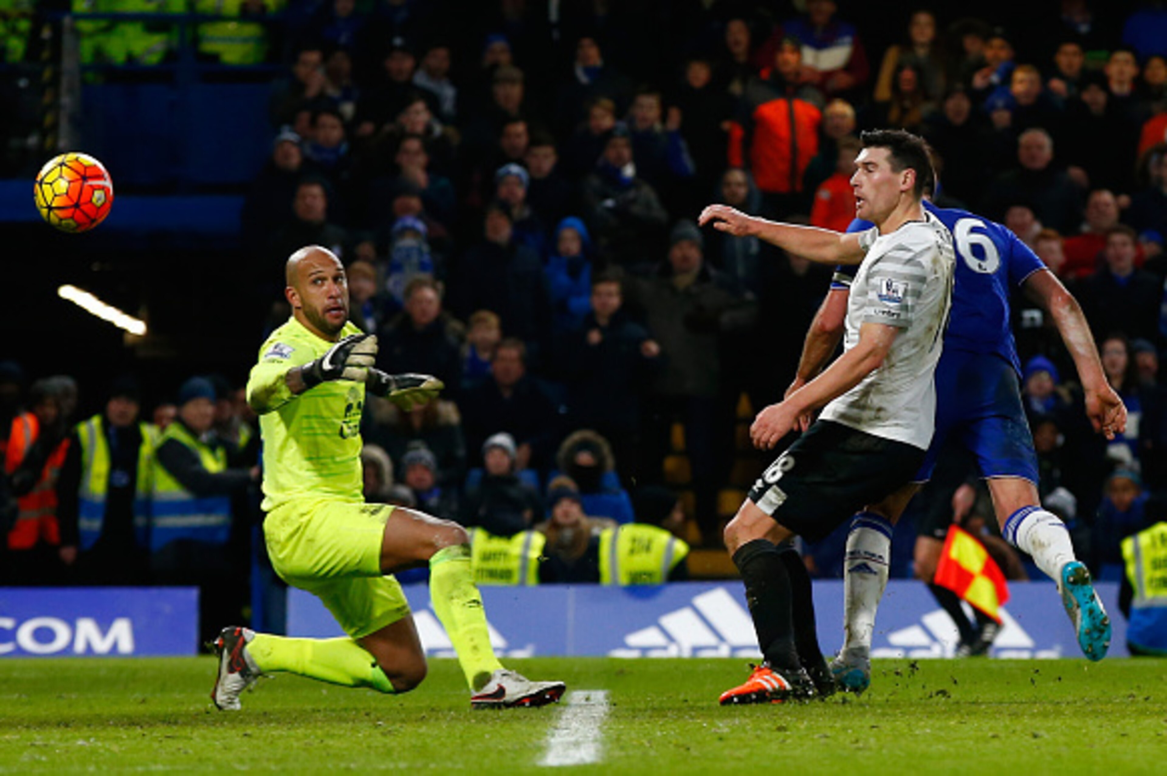 LONDON, ENGLAND - JANUARY 16:  John Terry (R) of Chelsea scores his team's third goal past Tim Howard (L) of Everton during the Barclays Premier League match between Chelsea and Everton at Stamford Bridge on January 16, 2016 in London, England.  (Photo by