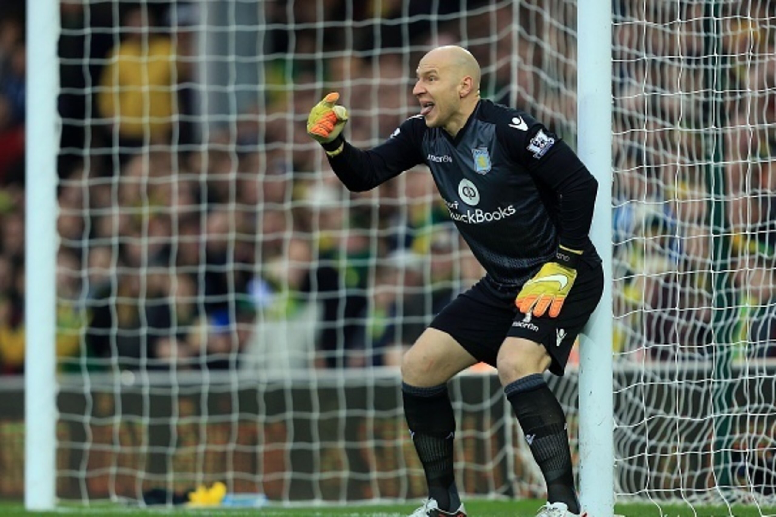 NORWICH, ENGLAND - DECEMBER 28:  Brad Guzan of Aston Villa during the Barclays Premier League match between Norwich City and Aston Villa at Carrow Road stadium on December 28, 2015 in Norwich, England. (Photo by Stephen Pond/Getty Images)