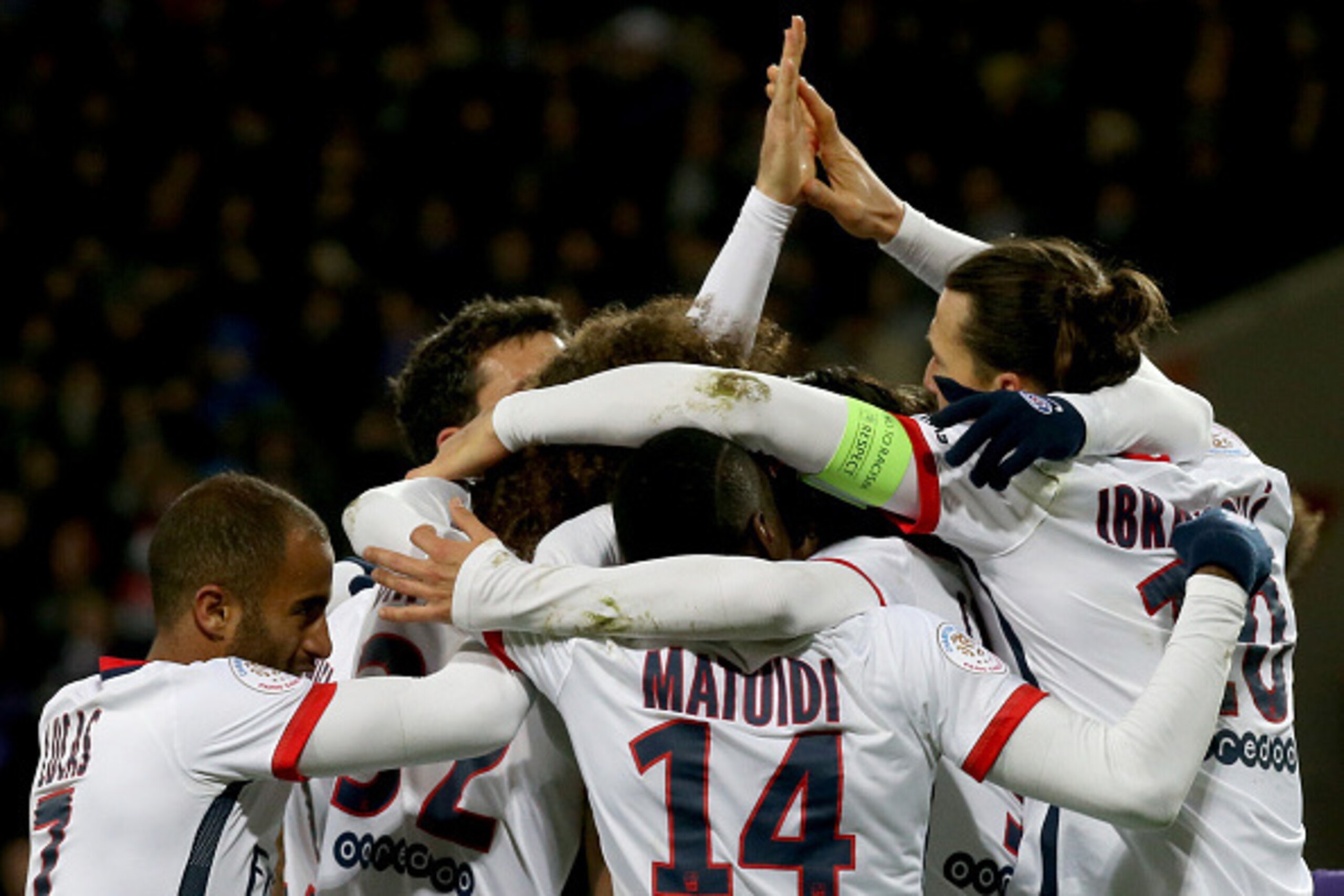 TOULOUSE, FRANCE - JANUARY 16:  Members of Paris Saint Germain celebrate a goal during the French Ligue 1 football match between Toulouse FC and Paris Saint-Germain  at Stadium Municipal on January 16, 2016 in Toulouse, France.  (Photo by Romain Perrochea