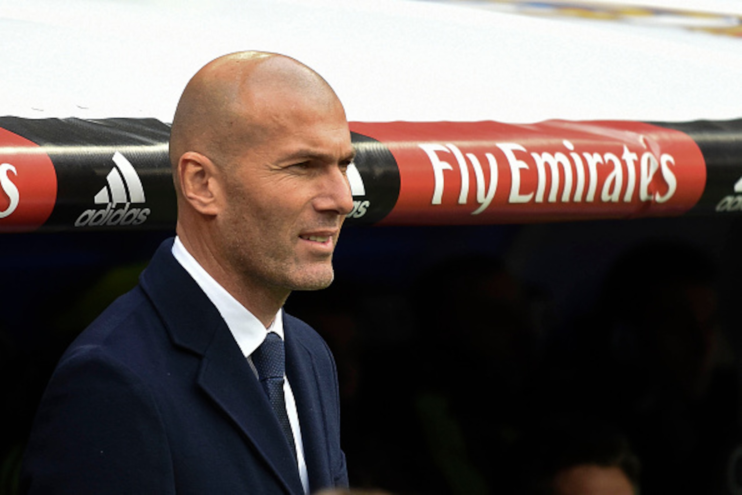 Real Madrid's French coach Zinedine Zidane looks on prior to the Spanish league football match Real Madrid CF vs Real Sporting de Gijon at the Santiago Bernabeu stadium in Madrid on January 17, 2016. Real Madrid won 5-1.   AFP PHOTO/ PEDRO ARMESTRE / AFP 
