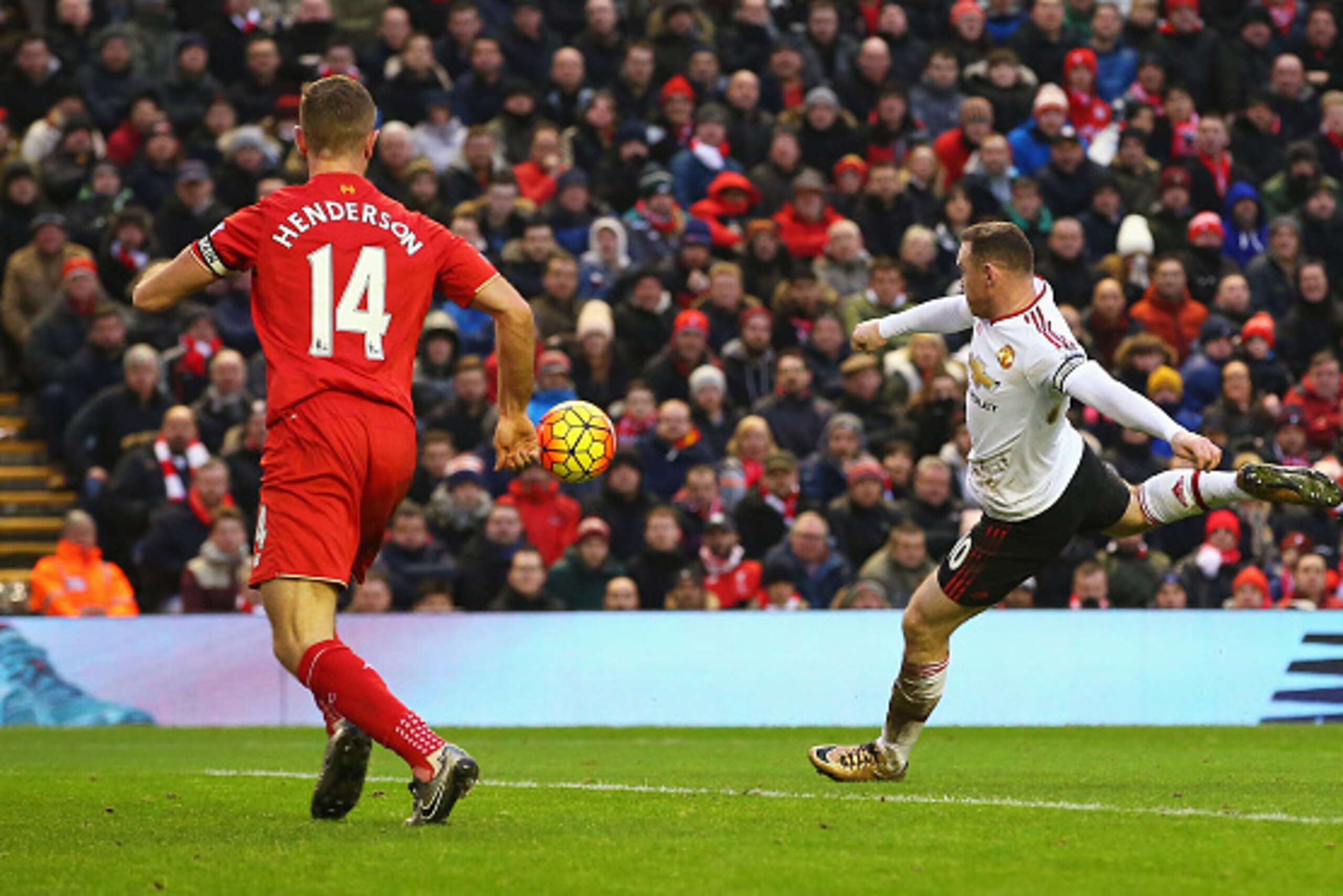 LIVERPOOL, ENGLAND - JANUARY 17:  Wayne Rooney of Manchester United scores the opening goal during the Barclays Premier League match between Liverpool and Manchester United at Anfield on January 17, 2016 in Liverpool, England.  (Photo by Alex Livesey/Gett