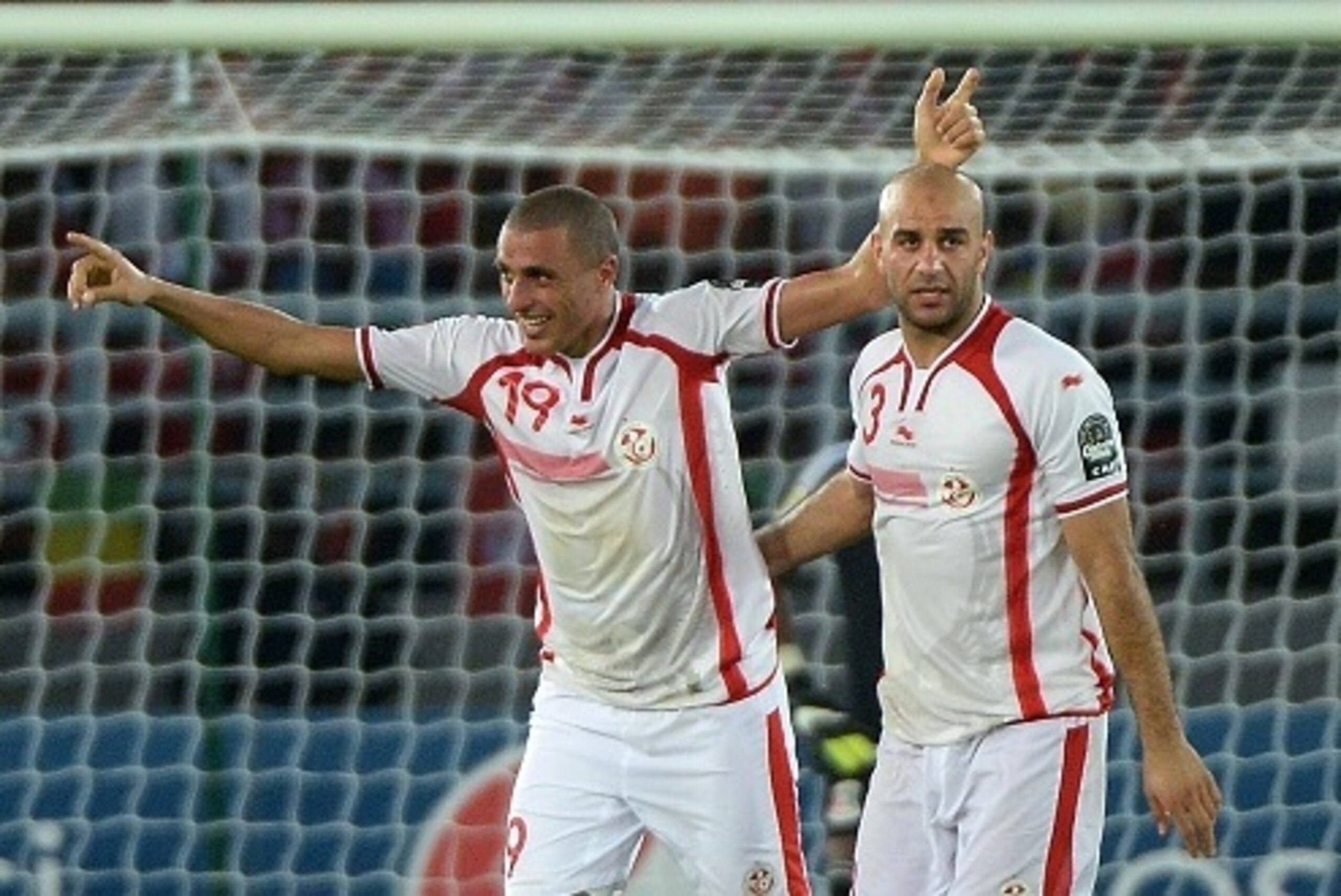 Tunisia's forward Ahmed Akaichi (L) celebrates with Tunisia's defender Aymen Abdennour after scoring a goal during the 2015 African Cup of Nations quarter-final football match between Equatorial Guinea and Tunisia in Bata on January 31, 2015.  AFP PHOTO /