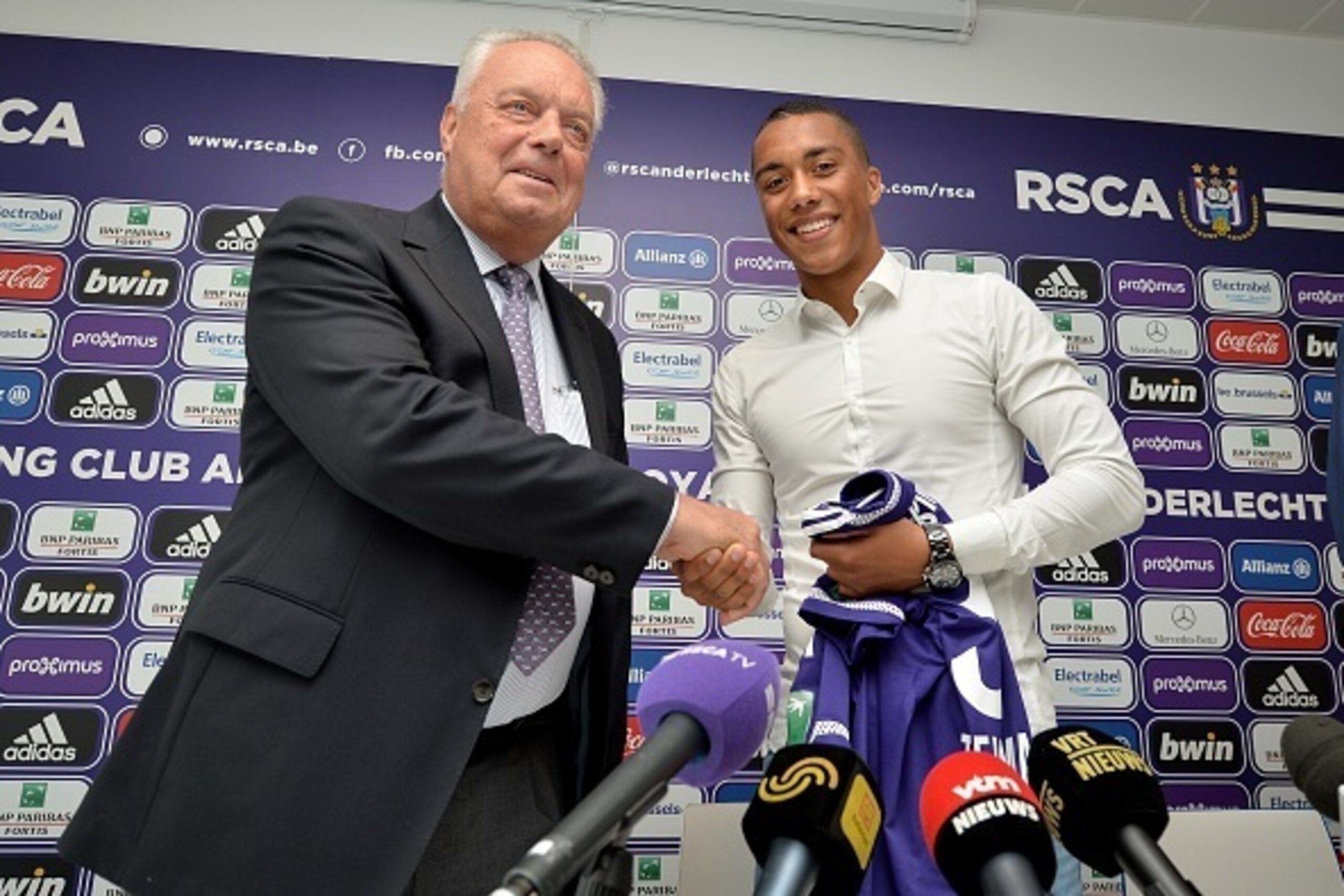 Anderlecht's chairman Roger Vanden Stock shakes hands with Anderlecht's Youri Tielemans during a press conference of first league football team RSC Anderlecht in Neerpede on May 7, 2015.  AFP PHOTO / BELGA / DAVID STOCKMAN  ***BELGIUM OUT***        (Photo