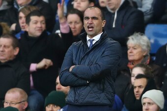 Everton's Spanish manager Roberto Martinez shouts from the touchline during the English Premier League football match between Chelsea and Everton at Stamford Bridge in London on January 16, 2016. AFP PHOTO / JUSTIN TALLIS

RESTRICTED TO EDITORIAL USE. No 