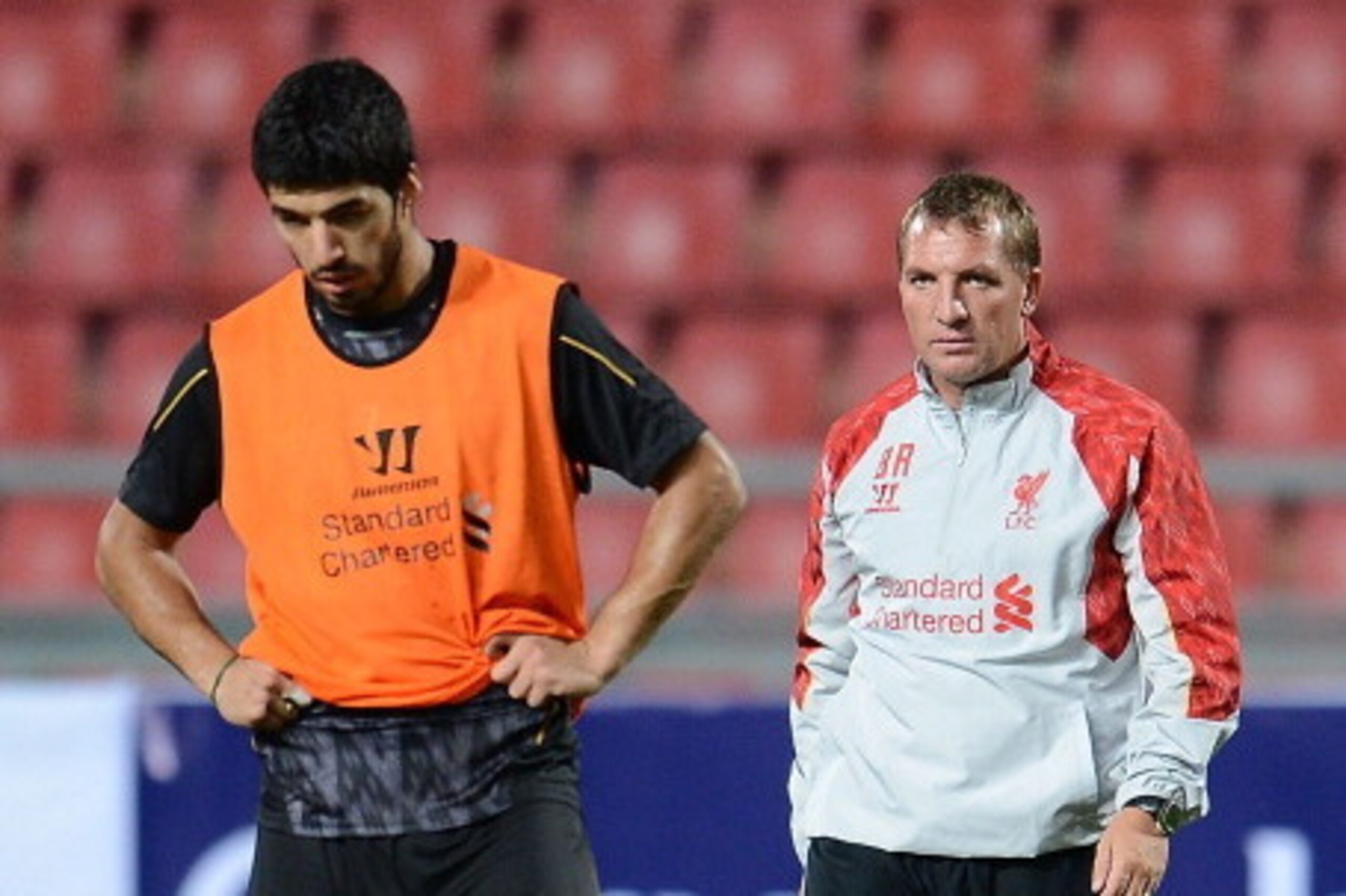 BANGKOK, THAILAND - JULY 27:  Luis Suarez looks on as manager Brendan Rodgers (R) oversees a Liverpool FC training session at Rajamangala Stadium on July 27, 2013 in Bangkok, Thailand.  (Photo by Thananuwat Srirasant/Getty Images)
