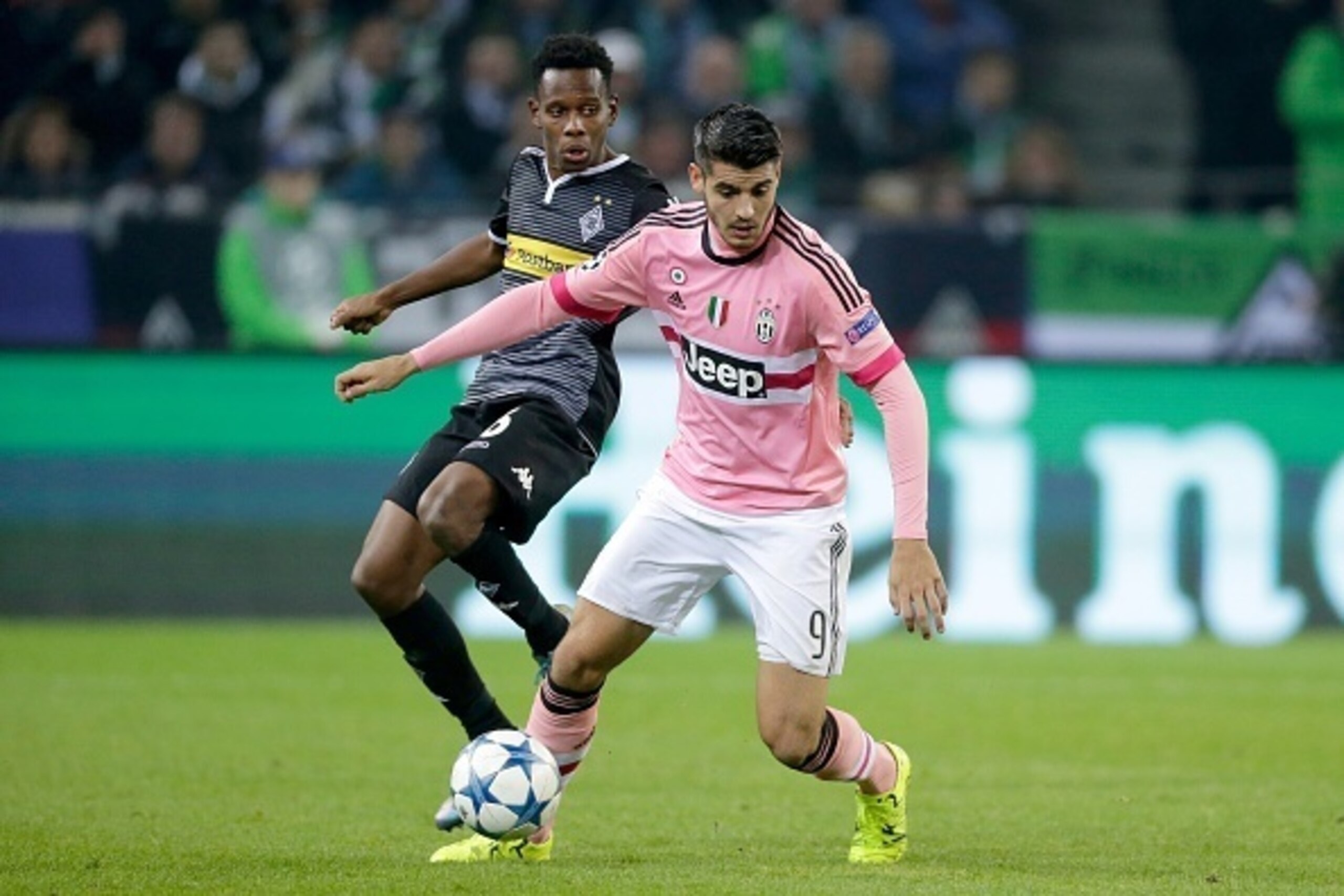 (L-R) Ibrahima Traore of Borussia Monchengladbach, Alvaro Morata of Juventus during the UEFA Champions League group D match between Borussia Mönchengladbach and Juventus Turin on November 03, 2015 at Borussia-Park in Monchengladbach, Germany.(Photo by VI 