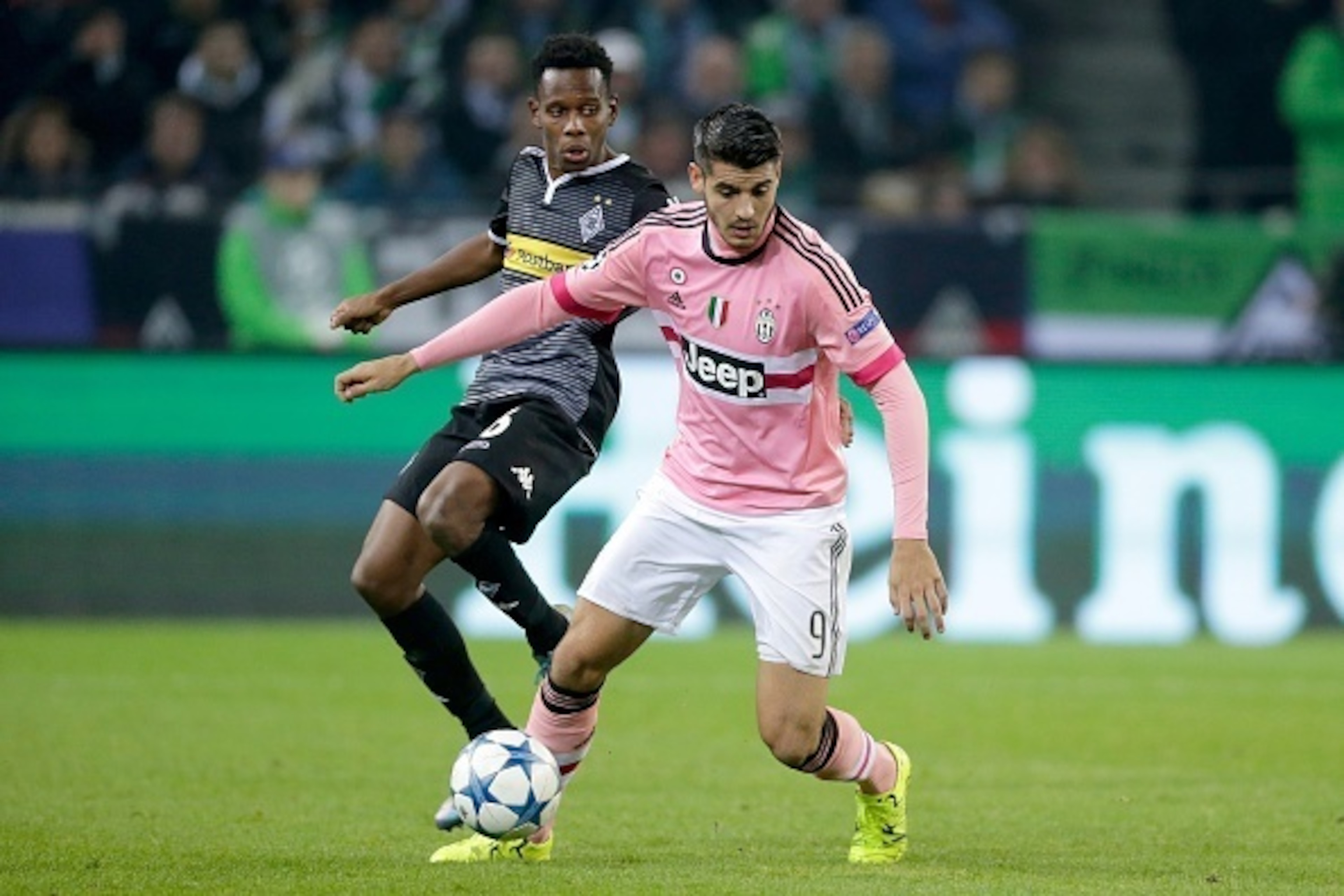 (L-R) Ibrahima Traore of Borussia Monchengladbach, Alvaro Morata of Juventus during the UEFA Champions League group D match between Borussia Mönchengladbach and Juventus Turin on November 03, 2015 at Borussia-Park in Monchengladbach, Germany.(Photo by VI 