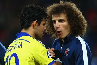 PARIS, FRANCE - FEBRUARY 17:  Diego Costa of Chelsea and David Luiz of Paris Saint-Germain shake hands prior to during the UEFA Champions League Round of 16 match between Paris Saint-Germain and Chelsea at Parc des Princes on February 17, 2015 in Paris, F