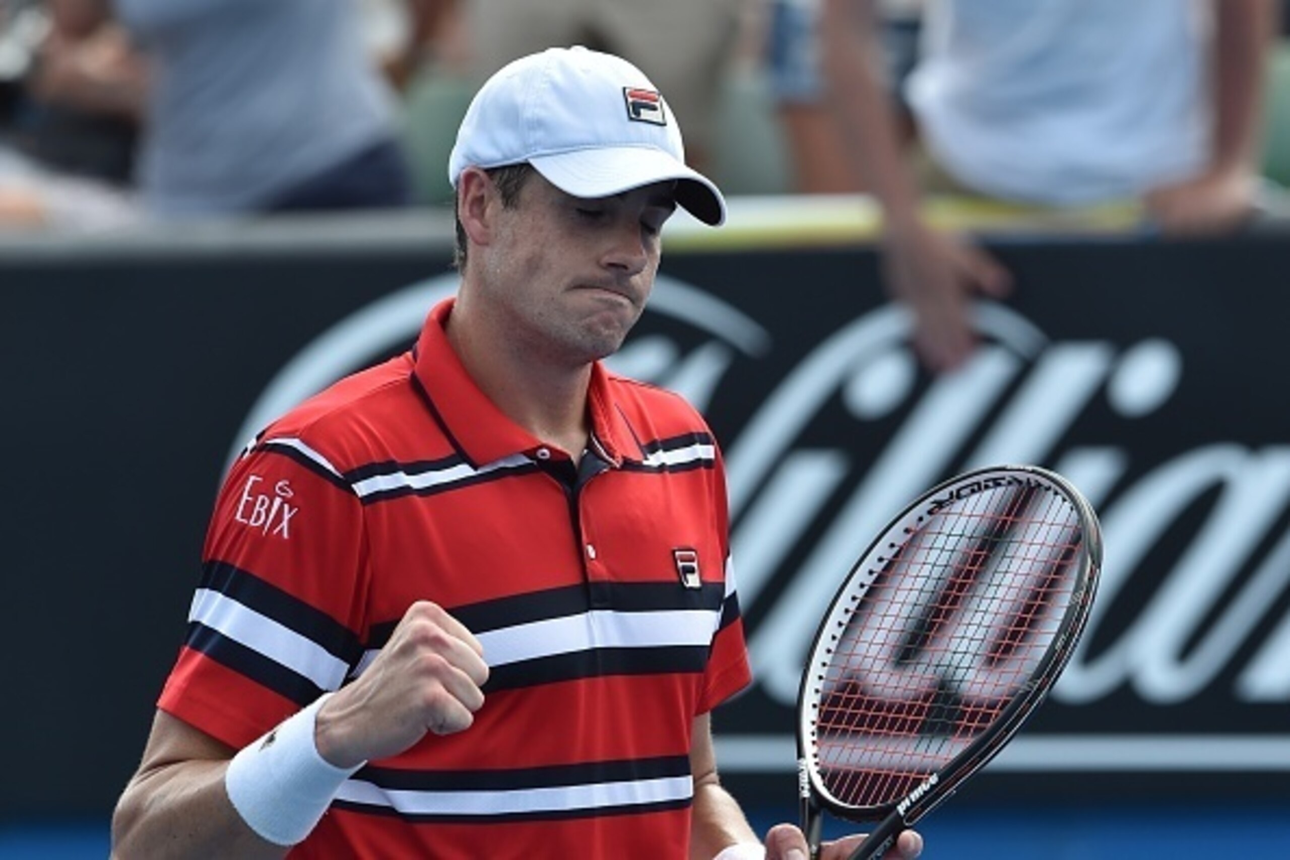 John Isner of the US reacts as he plays Poland's Jerzy Janowicz during their men's singles match on day two of the 2016 Australian Open tennis tournament in Melbourne on January 19, 2016. AFP PHOTO / PAUL CROCK-- IMAGE RESTRICTED TO EDITORIAL USE - STRICT