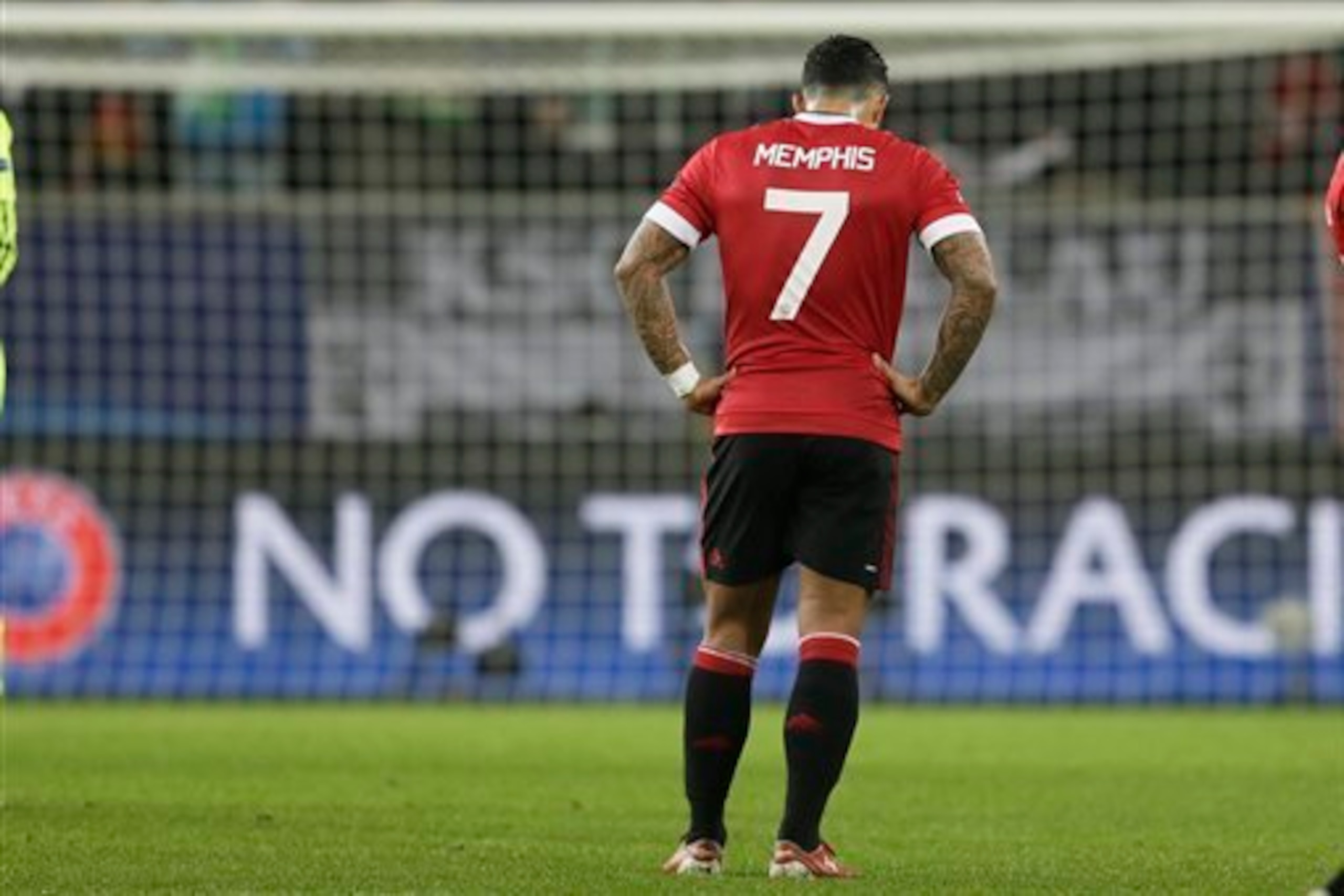 Memphis, frustrated during the loss to Wolfsburg.