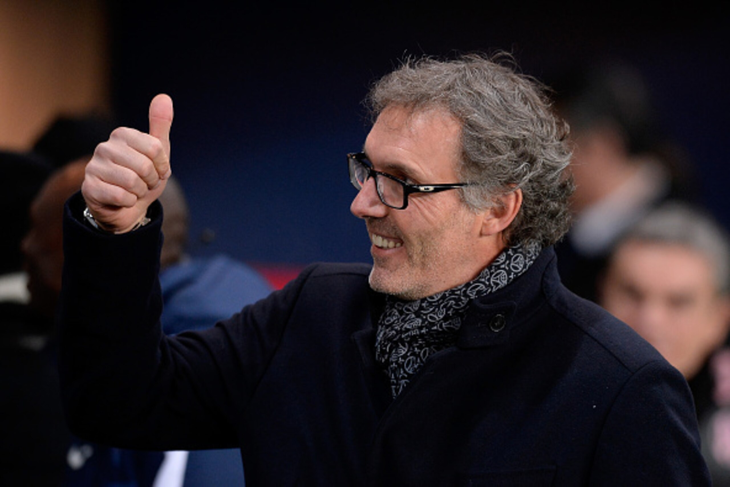 PARIS, FRANCE - JANUARY 19:  Paris Saint-Germain Head Coach Laurent Blanc reacts as the teams enters the field for the French Cup game between Paris Saint-Germain and Toulouse FC at Parc des Princes on January 19, 2016 in Paris, France.  (Photo by Aurelie