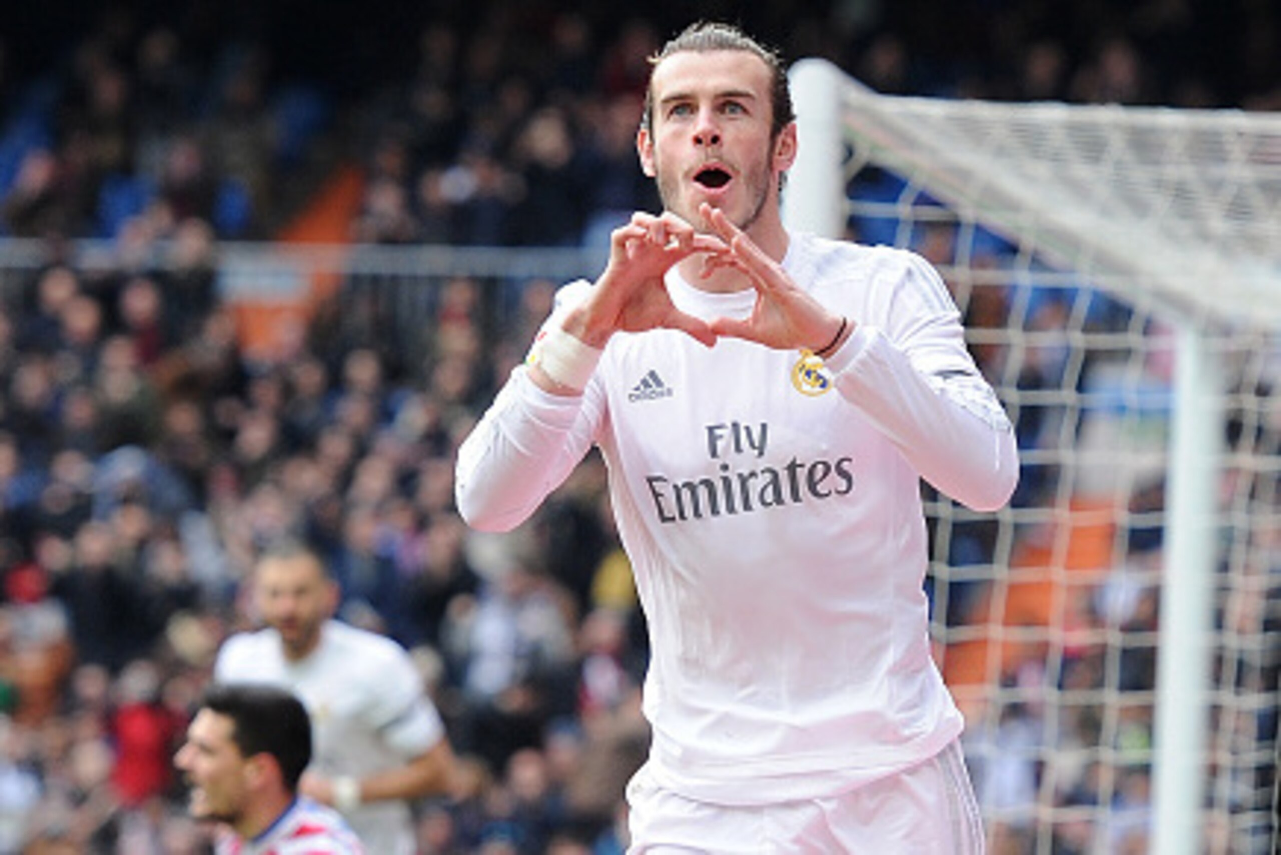 MADRID, SPAIN - JANUARY 17:  Gareth Bale of Real Madrid celebrates after scoring his team's opening goal during the La Liga match between Real Madrid CF and Sporting Gijon at Estadio Santiago Bernabeu on January 17, 2016 in Madrid, Spain.  (Photo by Denis