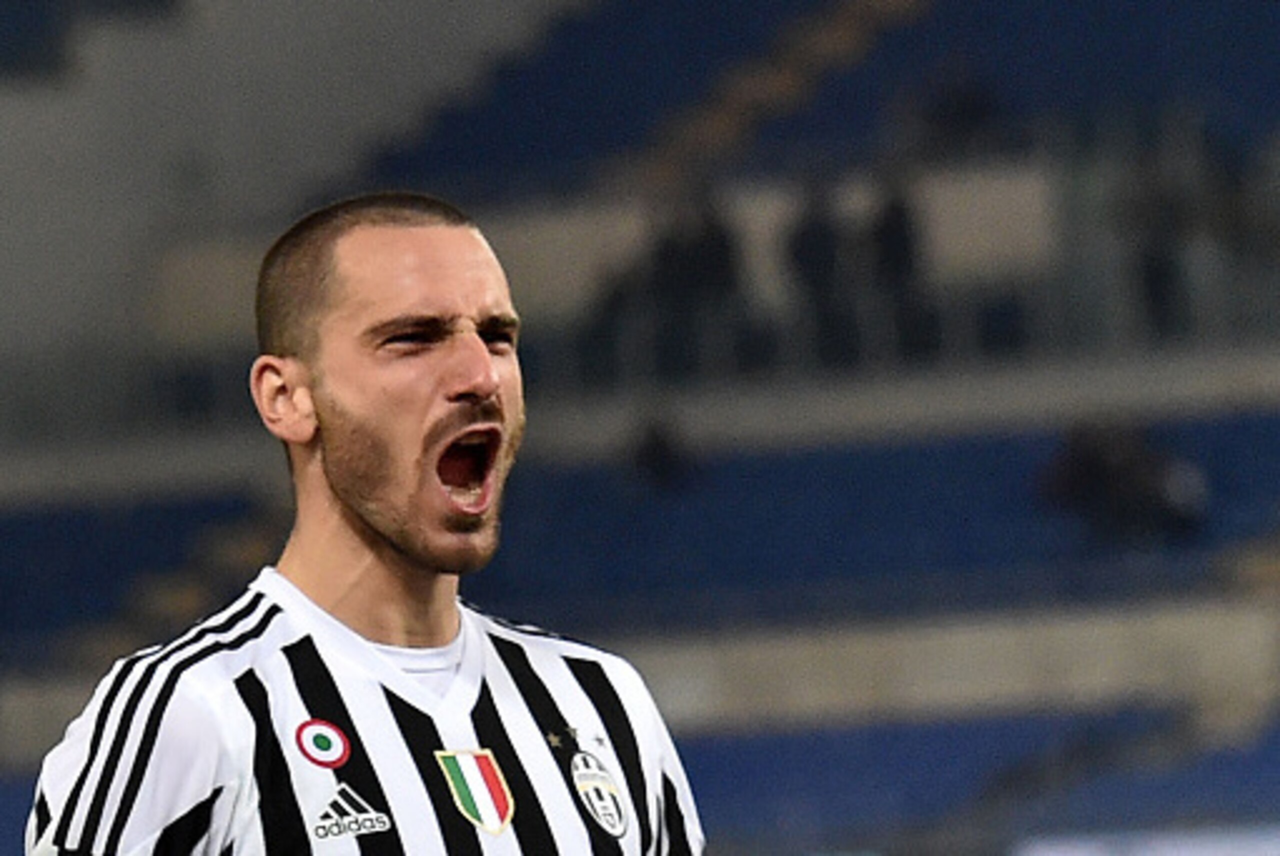 ROME, ITALY - DECEMBER 04:  Leonardo Bonucci of Juventus FC celebrates the victory after the Serie A match between SS Lazio and Juventus FC at Stadio Olimpico on December 4, 2015 in Rome, Italy.  (Photo by Giuseppe Bellini/Getty Images)