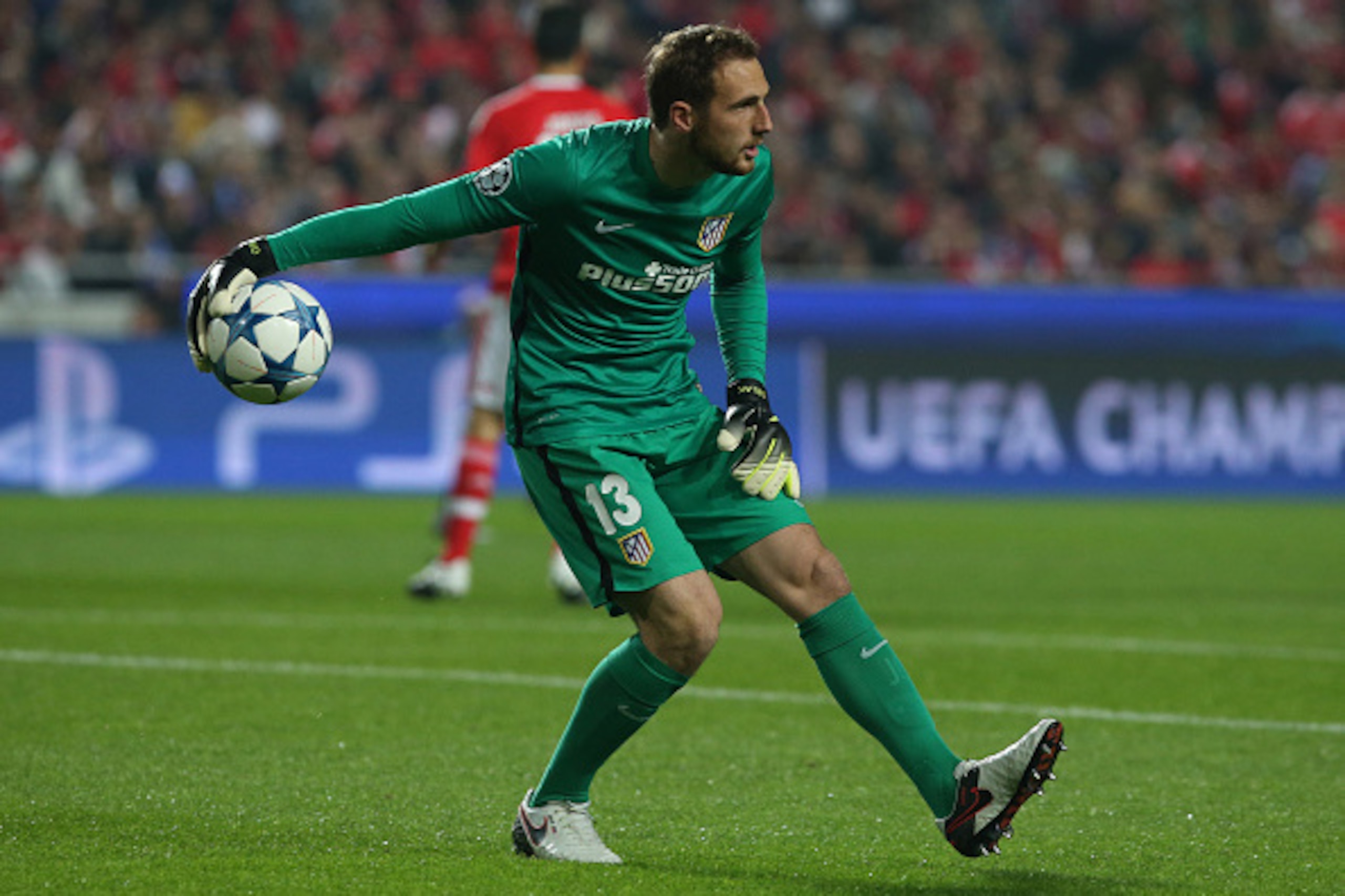LISBON, PORTUGAL - DECEMBER 8: Club Atletico de Madrid's goalkeeper Jan Oblak in action during the UEFA Champions League match between SL Benfica and Club Atletico de Madrid at Estadio da Luz, on December 8, 2015 in Lisbon, Portugal. (Photo by Gualter F LISBON, PORTUGAL - DECEMBER 8: Club Atletico de Madrid's goalkeeper Jan Oblak in action during the UEFA Champions League match between SL Benfica and Club Atletico de Madrid at Estadio da Luz, on December 8, 2015 in Lisbon, Portugal. (Photo by Gualter F