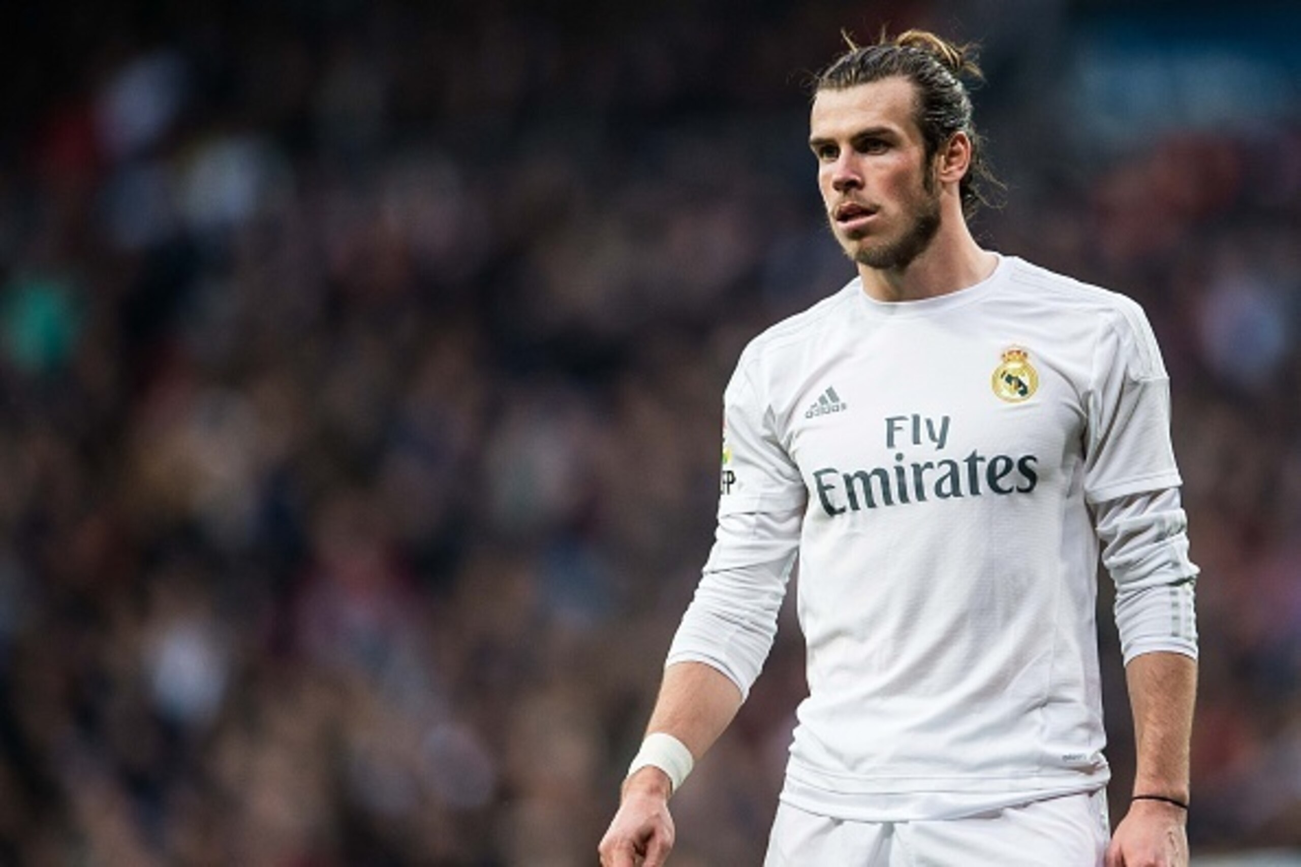 MADRID, SPAIN - DECEMBER 30:  Gareth Bale of Real Madrid CF looks on during the Real Madrid CF vs Real Sociedad match as part of the Liga BBVA 2015-2016 at the Estadio Santiago Bernabeu on December 30, 2015 in Madrid, Spain.  (Photo by Aitor Alcalde/Power