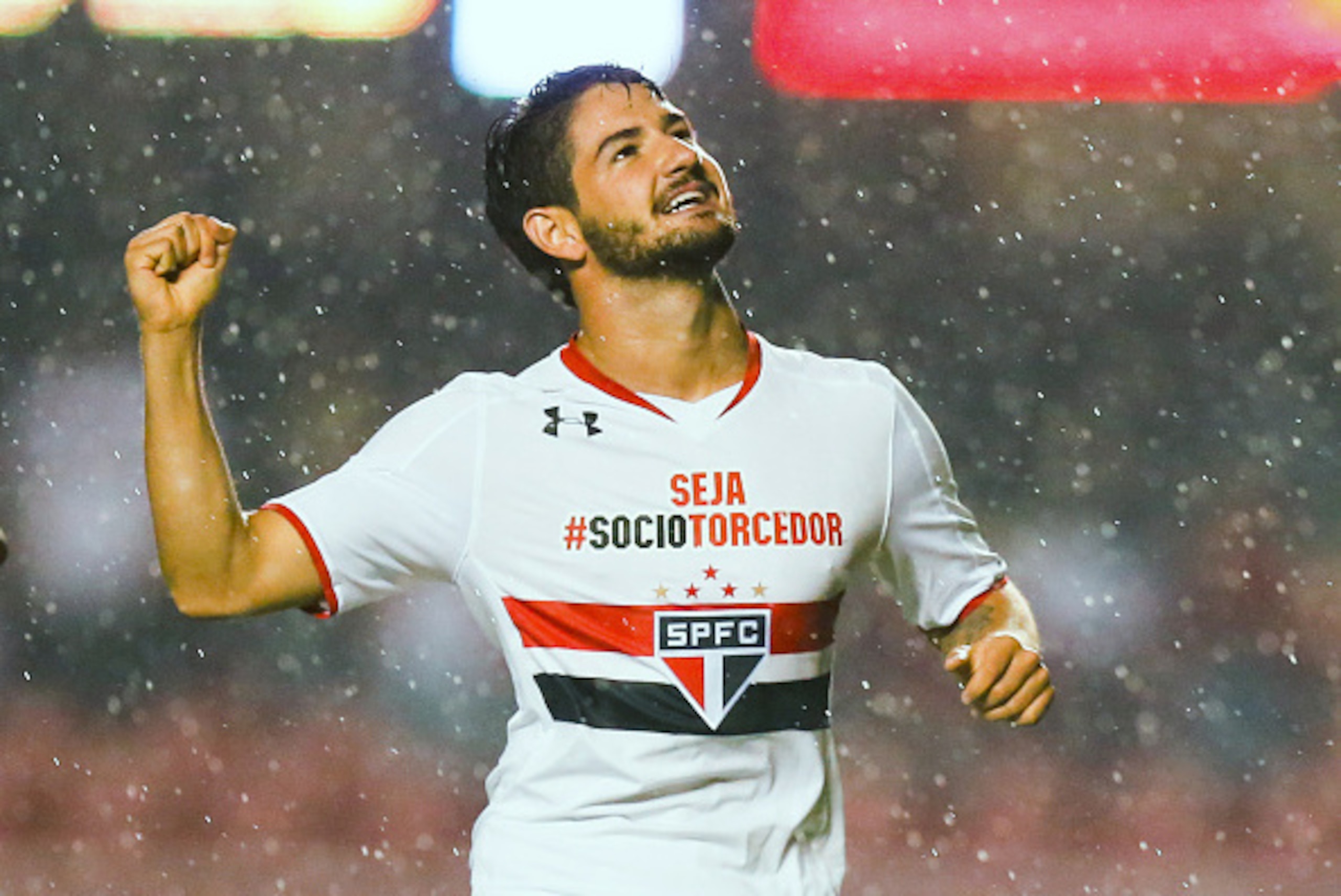 SAO PAULO, BRAZIL - MAY 10: Alexandre Pato #11 of Sao Paulo celebrates their second goal during the match between Sao Paulo and Flamengo for the Brazilian Series A 2015 at Morumbi stadium on May 10, 2015 in Sao Paulo, Brazil. (Photo by Alexandre Schneider