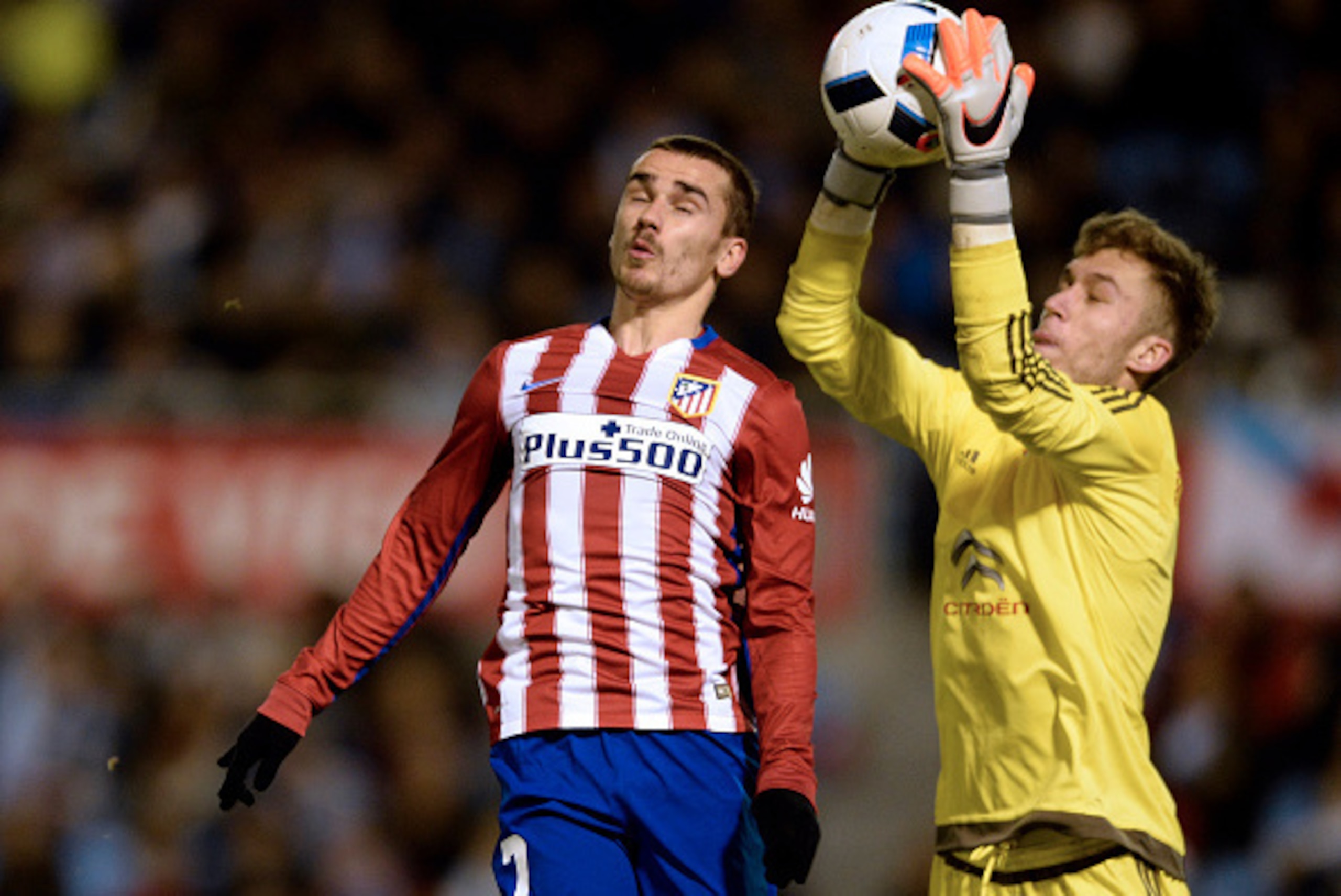 Celta Vigo's goalkeeper Ruben Blanco Veiga (R) gets the ball next to Atletico Madrid's French forward Antoine Griezmann during the Spanish Copa del Rey (King's Cup) football match Celta Vigo vs Club Atletico de Madrid at the Balaidos stadium in Vigo on Ja Celta Vigo's goalkeeper Ruben Blanco Veiga (R) gets the ball next to Atletico Madrid's French forward Antoine Griezmann during the Spanish Copa del Rey (King's Cup) football match Celta Vigo vs Club Atletico de Madrid at the Balaidos stadium in Vigo on Ja