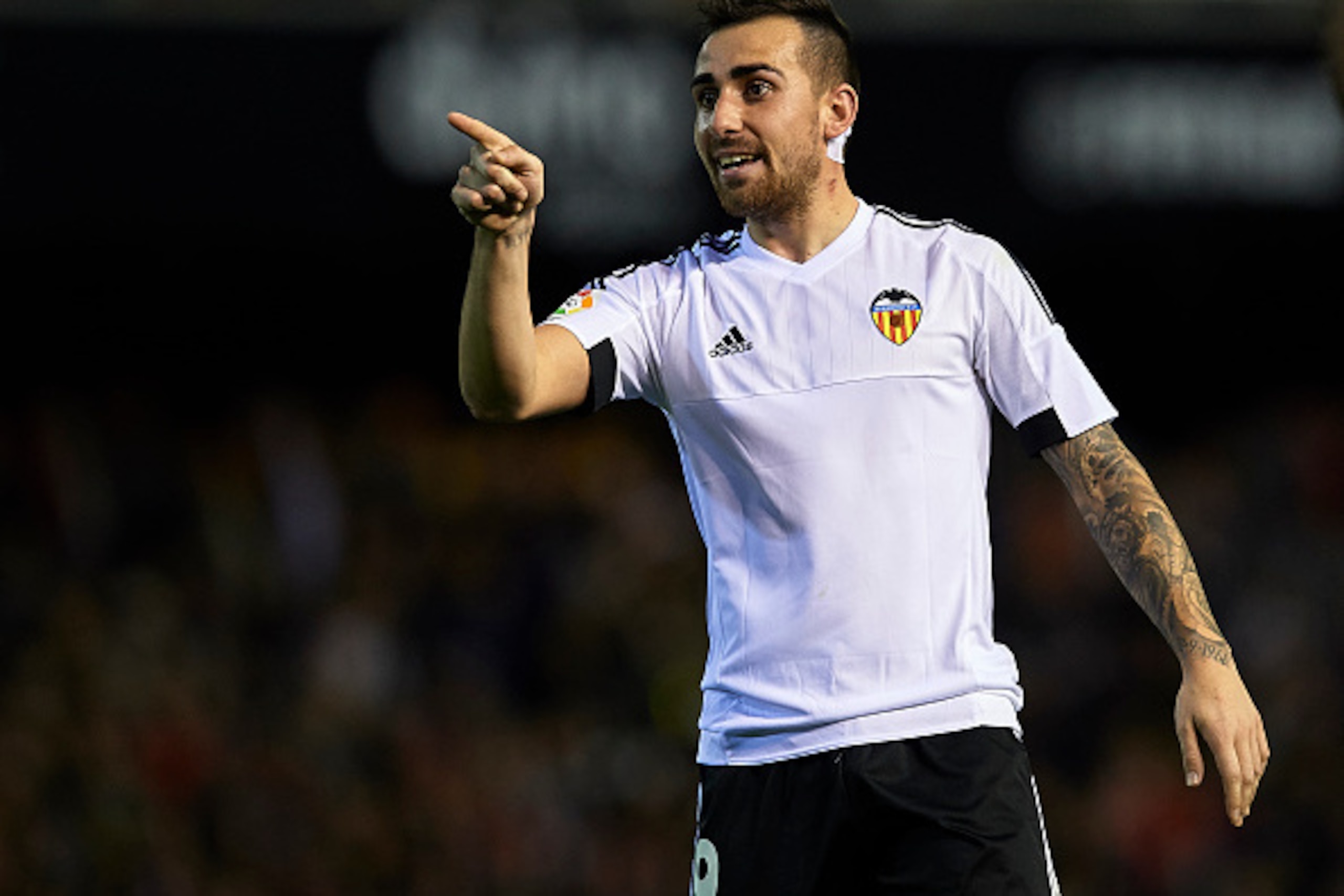 VALENCIA, SPAIN - JANUARY 03:  Paco Alcacer of Valencia celebrates scoring his team's second goal during the La Liga match between Valencia CF and Real Madrid CF at Estadi de Mestalla on January 03, 2016 in Valencia, Spain.  (Photo by Manuel Queimadelos A