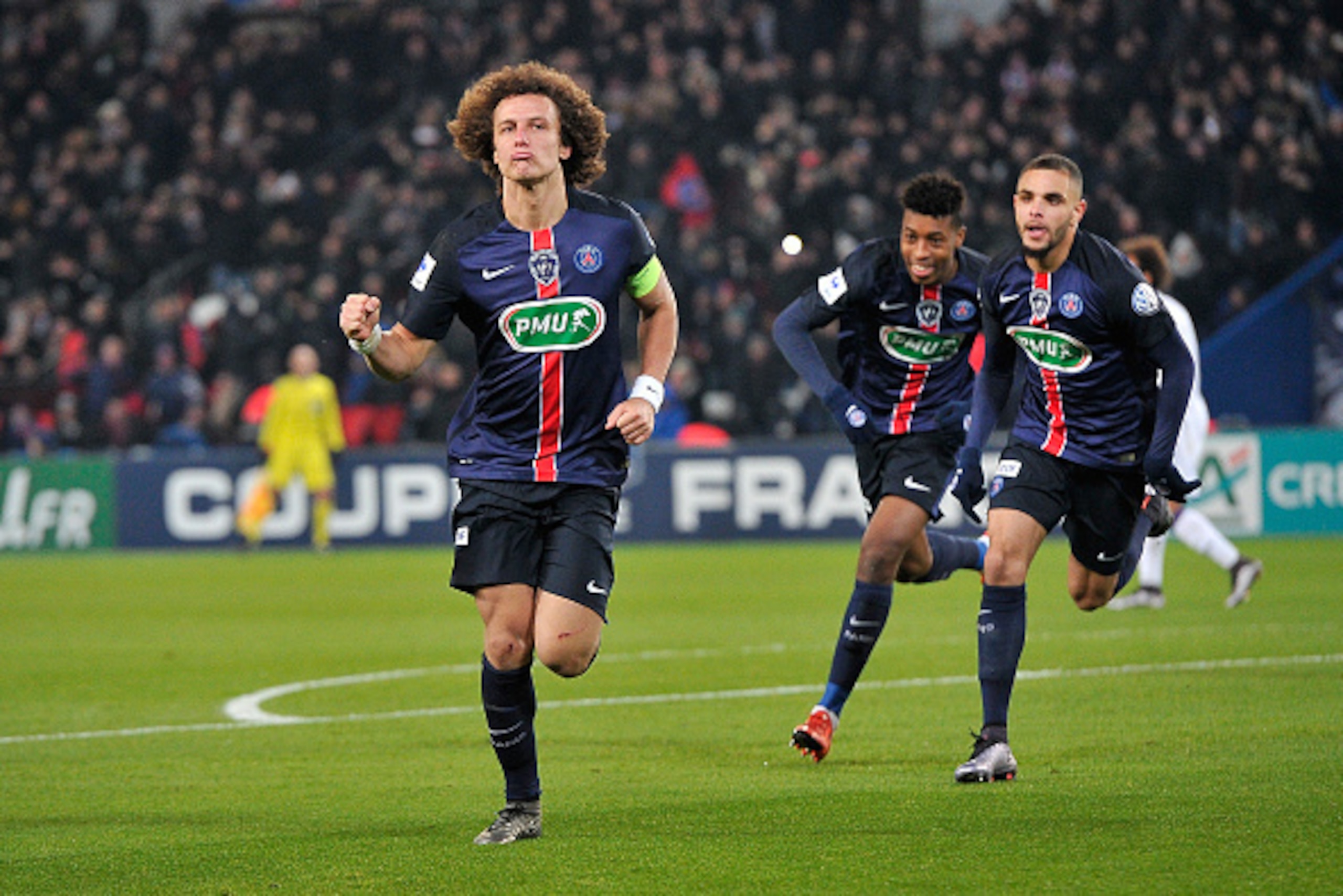 PARIS, FRANCE - JANUARY 19:  David Luiz of Paris Saint-Germain celebrates his goal during the French Cup game between Paris Saint-Germain and Toulouse FC at Parc des Princes on January 19, 2016 in Paris, France.  (Photo by Aurelien Meunier/Getty Images)