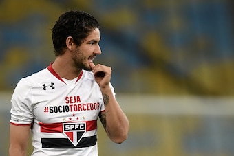 RIO DE JANEIRO, BRAZIL - OCTOBER 14: Alexandre Pato of Sao Paulo gestures during a match between Fluminense and Sao Paulo as part of Brasileirao Series A 2015 at Maracana Stadium on October 14, 2015 in Rio de Janeiro, Brazil. (Photo by Buda Mendes/Getty I