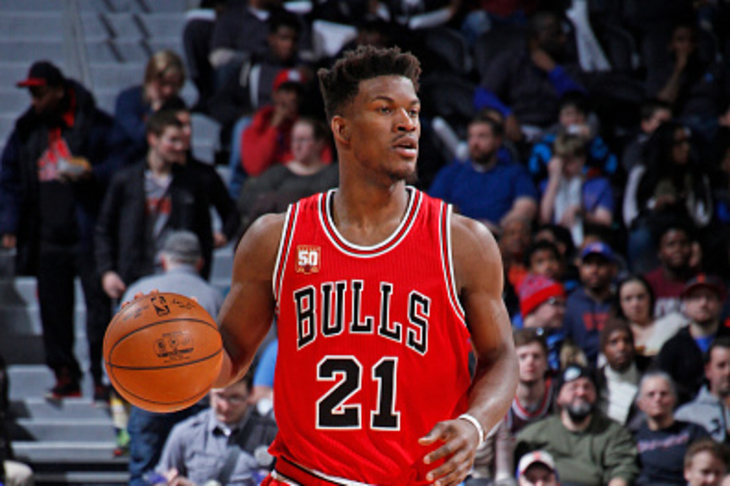 AUBURN HILLS, MI - JANUARY 18:  Jimmy Butler #21 of the Chicago Bulls dribbles the ball against the Detroit Pistons on January 18, 2016 at The Palace of Auburn Hills in Auburn Hills, Michigan. NOTE TO USER: User expressly acknowledges and agrees that, by 
