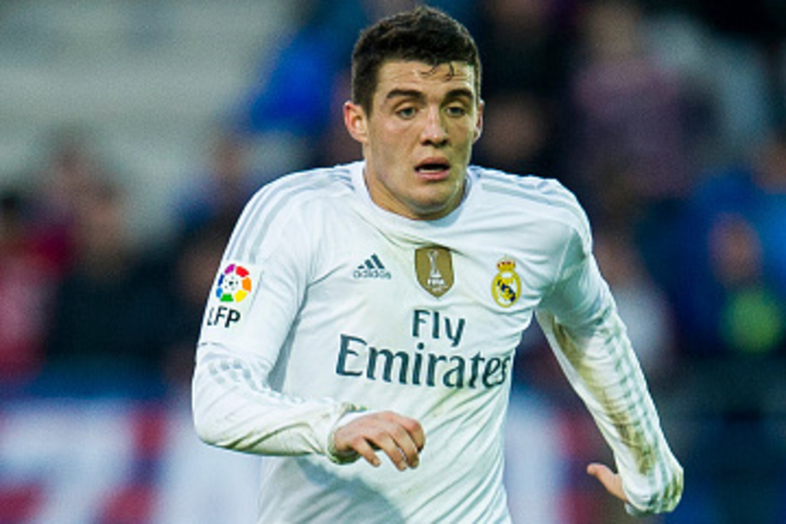 EIBAR, SPAIN - NOVEMBER 29: Mateo Kovacic of Real Madrid controls the ball during the La Liga match between SD Eibar and Real Madrid at Ipurua Municipal Stadium on November 29, 2015 in Eibar, Spain.  (Photo by Juan Manuel Serrano Arce/Getty Images)