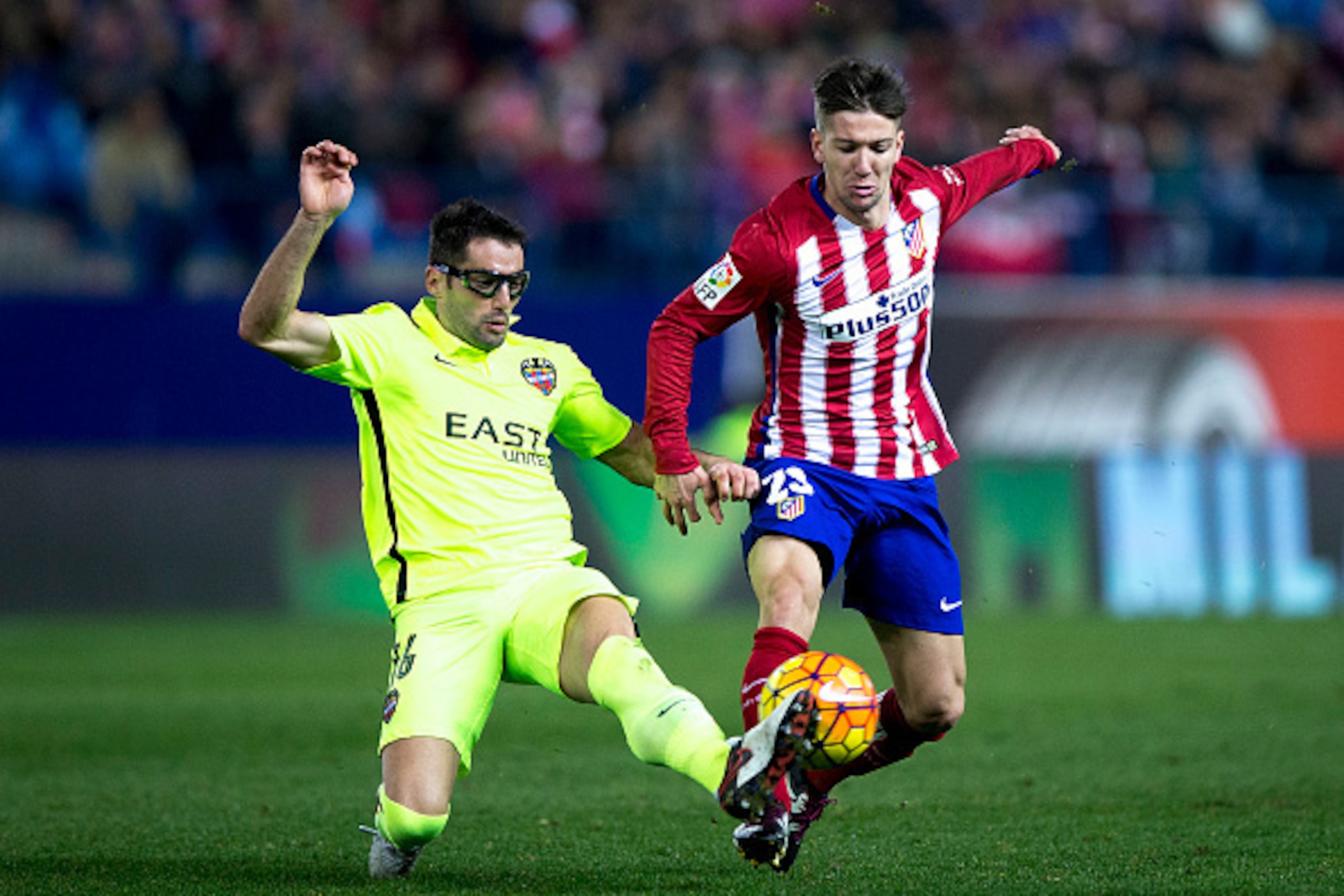 MADRID, SPAIN - JANUARY 02: Luciano Dario Vietto (R) of Atletico de Madrid Angel Trujillo (L) of Levante UD during the La Liga match between Club Atletico de Madrid and Levante UD at Vicente Calderon Stadium on January 2, 2016 in Madrid, Spain.  (Photo by