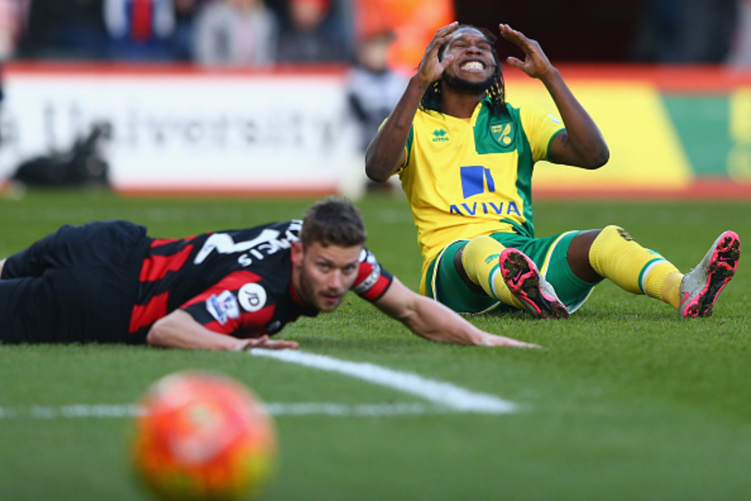 BOURNEMOUTH, ENGLAND - JANUARY 16:  Dieumerci Mbokani (R) of Norwich City shows his frustration after missing a scoring opportunity as Simon Francis of Bournemouth looks on during the Barclays Premier League match between A.F.C. Bournemouth and Norwich Ci