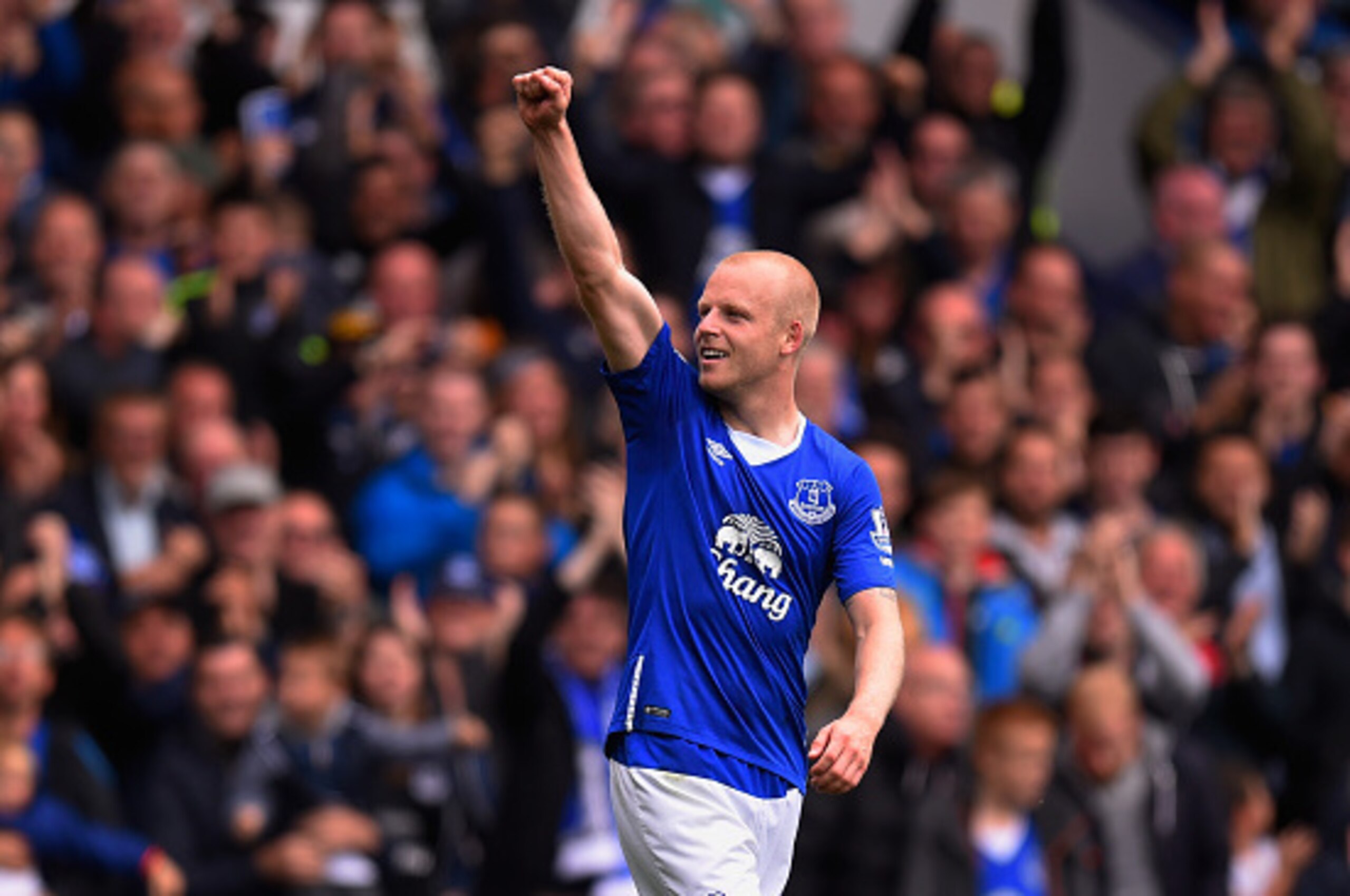 LIVERPOOL, ENGLAND - SEPTEMBER 12:  Steven Naismith of Everton celebrates scoring his hat trick goal during the Barclays Premier League match between Everton and Chelsea at Goodison Park on September 12, 2015 in Liverpool, United Kingdom.  (Photo by Stu F