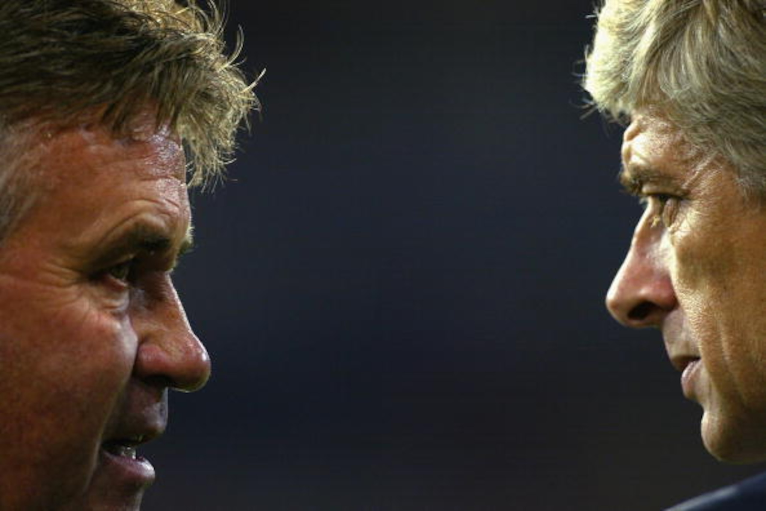 EINDHOVEN - SEPTEMBER 25:  Arsene Wenger the Manager of Arsenal and Guus Hiddink Head Coach of PSV Eindhoven during the Champions League First Phase Group A match between PSV Eindhoven and Arsenal at The Philips Stadium in Eindhoven, Netherlands on Septem