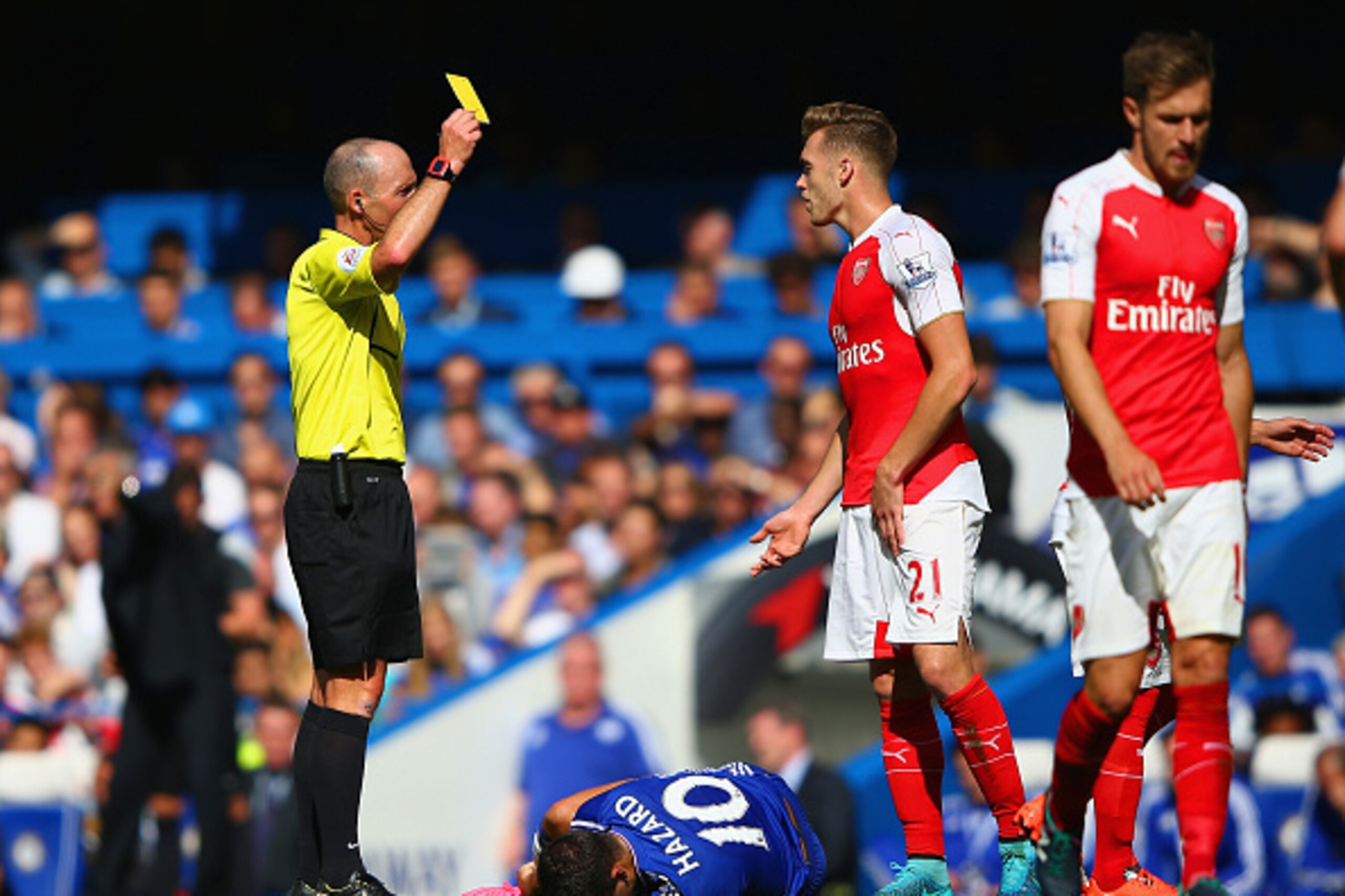 LONDON, ENGLAND - SEPTEMBER 19: Calum Chambers of Arsenal is shown a yellow card by referee Mike Dean during the Barclays Premier League match between Chelsea and Arsenal at Stamford Bridge on September 19, 2015 in London, United Kingdom.  (Photo by Ian W