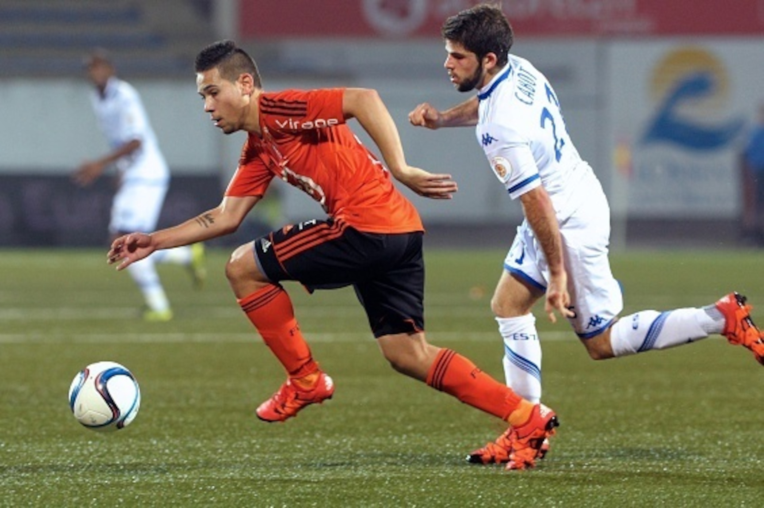 Lorient's French Portuguese defender Raphael Guerreiro (L) vies with Troyes's French forward Jimmy Cabot during the French L1 football match between Lorient and Troyes on November 7, 2015 at the Yves Allainmat stadium in Lorient, western France. AFP PHOTO
