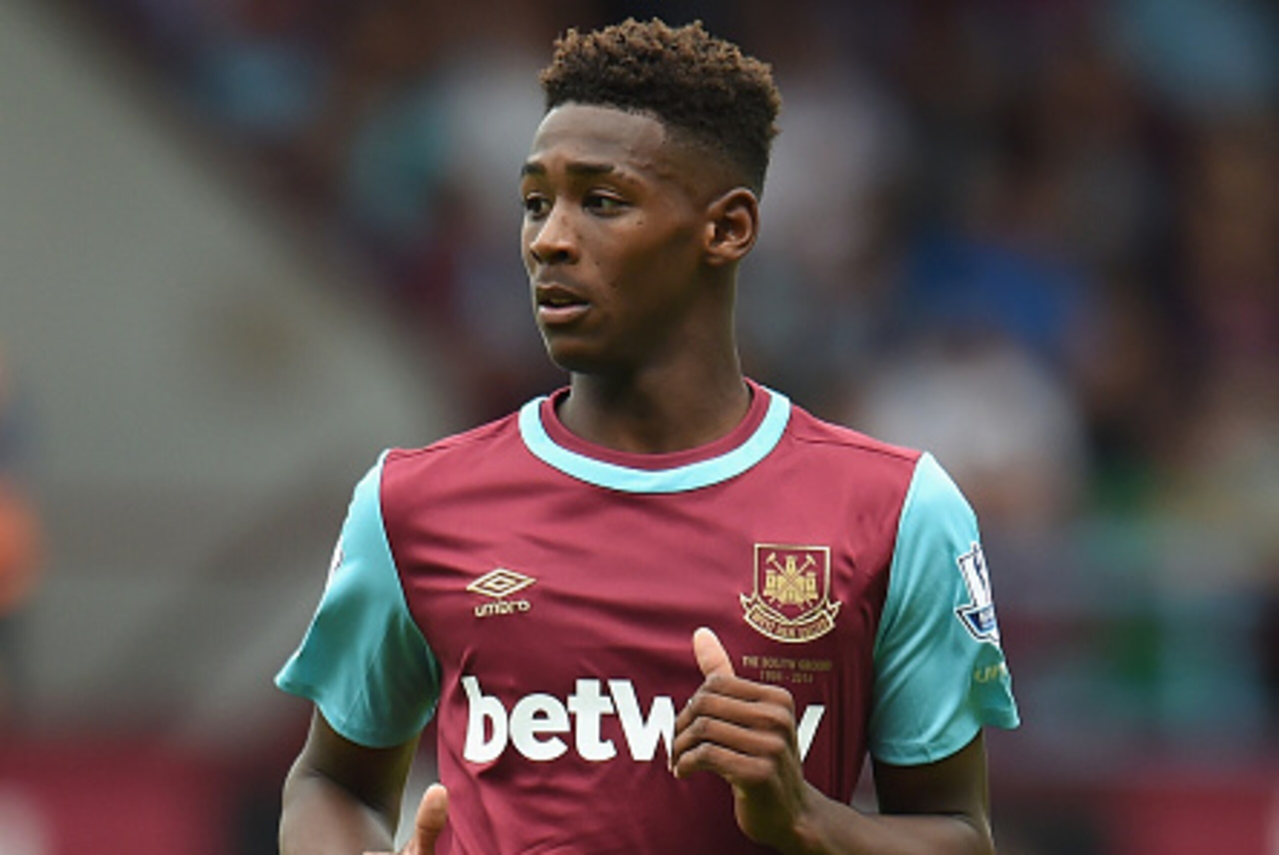 LONDON, ENGLAND - AUGUST 15:  Reece Oxford of West Ham looks on during the Barclays Premier League match between West Ham United and Leicester City at the Boleyn Ground on August 15, 2015 in London, United Kingdom.  (Photo by Michael Regan/Getty Images)