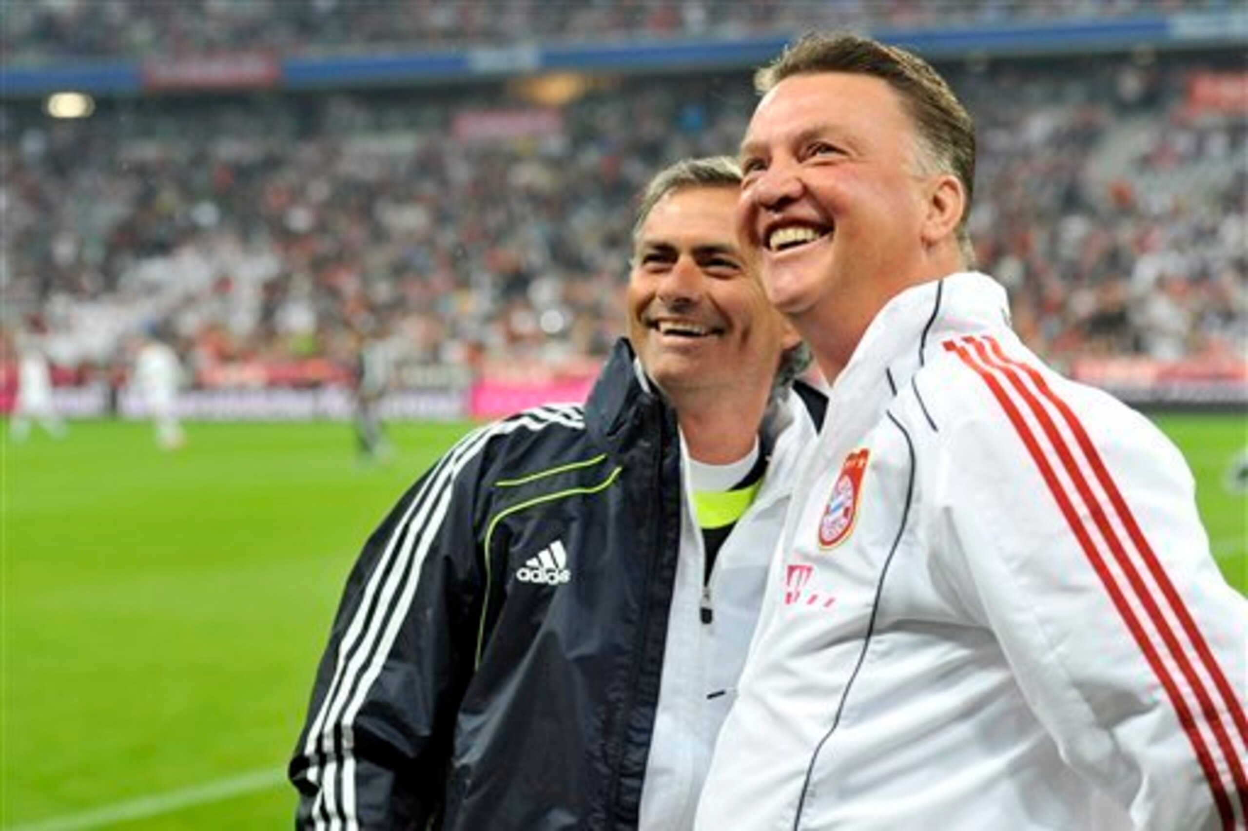 Mourinho (left) and Van Gaal (right) with Real Madrid and Bayern Munich, respectively, in 2010.