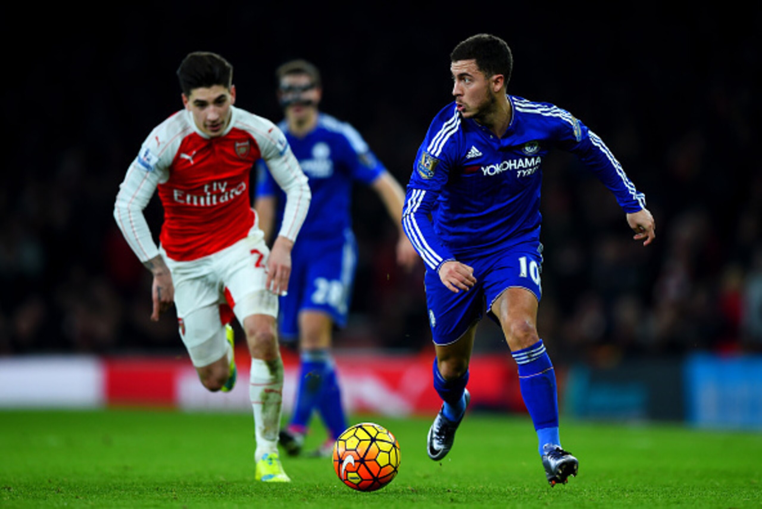 LONDON, ENGLAND - JANUARY 24:  Eden Hazard of Chelsea runs with the ball under pressure from Hector Bellerin of Arsenal during the Barclays Premier League match between Arsenal and Chelsea at Emirates Stadium on January 24, 2016 in London, England.  (Phot