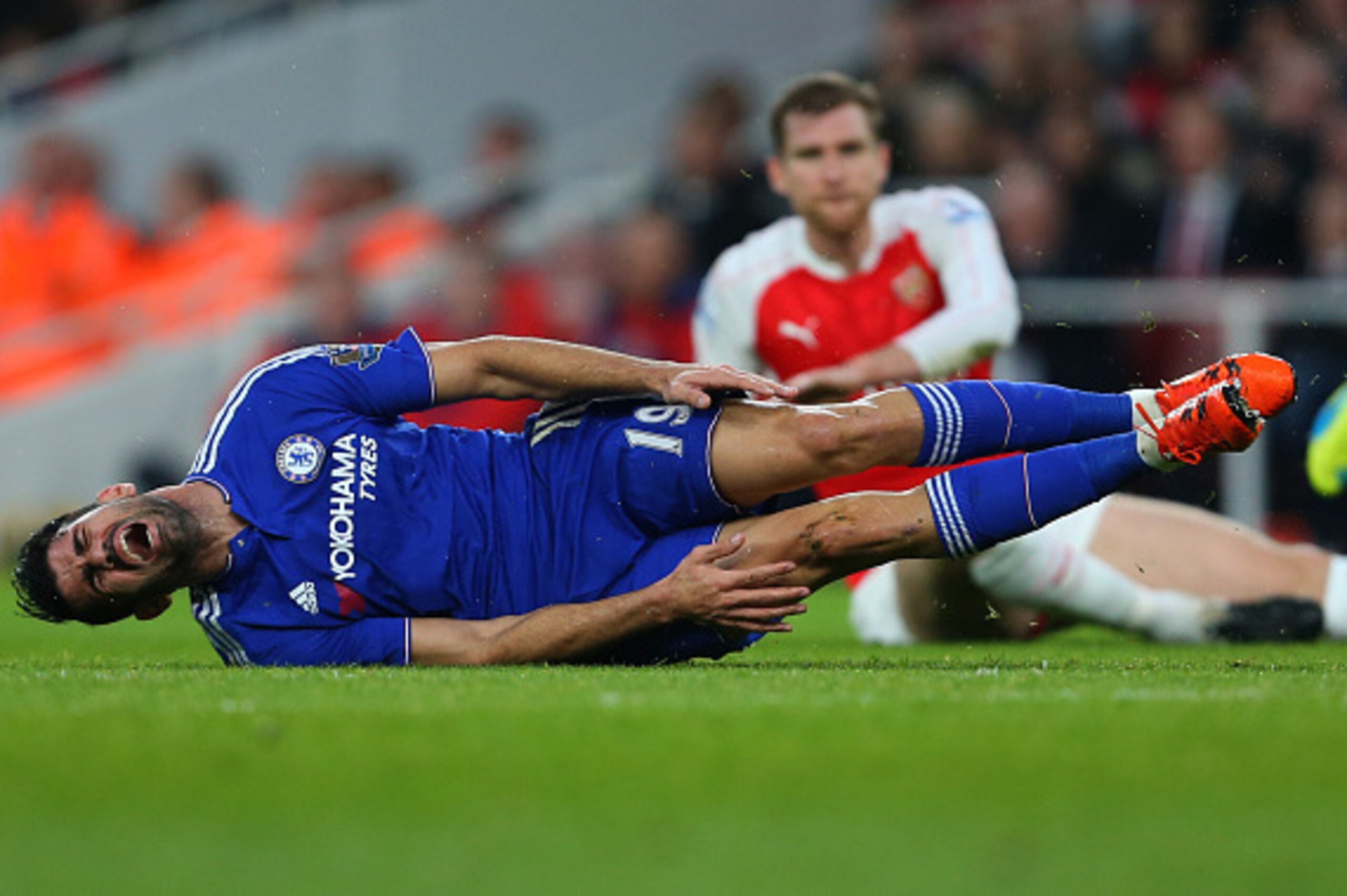 LONDON, ENGLAND - JANUARY 24:  Diego Costa of Chelsea reacts after he is brought down by Per Mertesacker of Arsenal during the Barclays Premier League match between Arsenal and Chelsea at the Emirates Stadium on January 24, 2016 in London, England.  (Phot