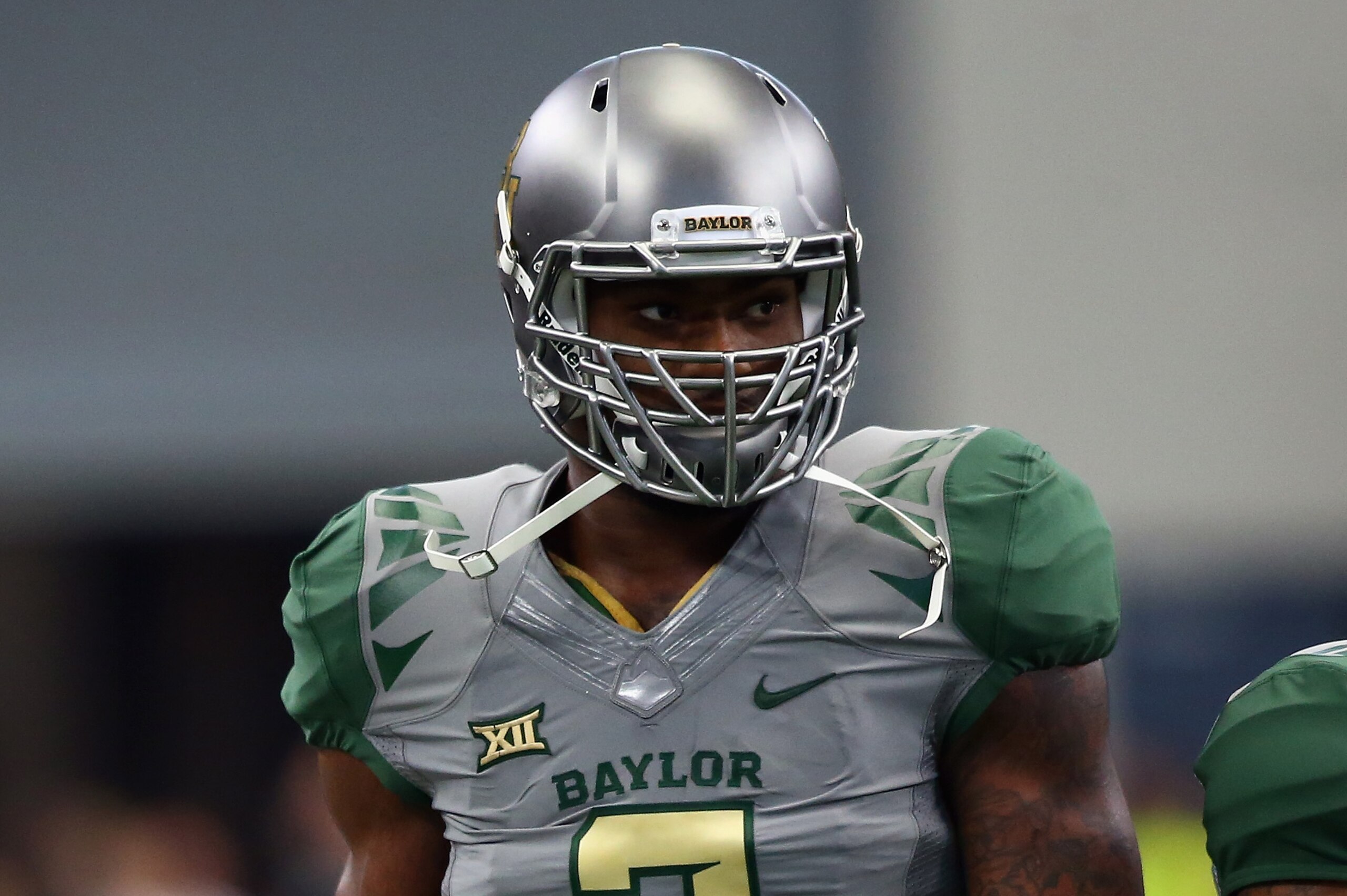 ARLINGTON, TX - OCTOBER 03:  Shawn Oakman #2 of the Baylor Bears before a game against the Texas Tech Red Raiders at AT&T Stadium on October 3, 2015 in Arlington, Texas.  (Photo by Ronald Martinez/Getty Images)