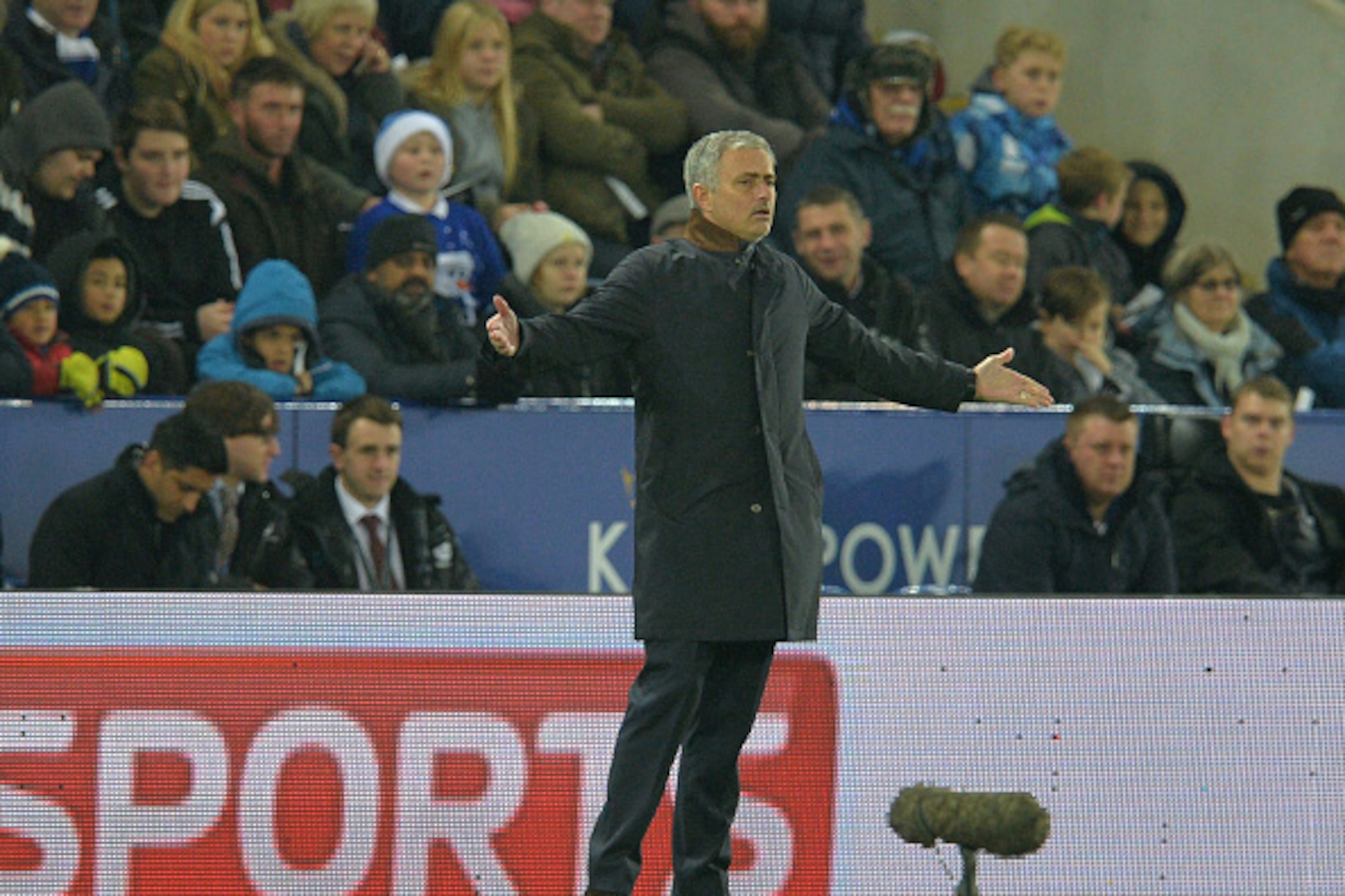 Chelsea's Portuguese manager Jose Mourinho gestures during the English Premier League football match between Leicester City and Chelsea at the King Power Stadium in Leicester, central England on December 14, 2015. 
AFP PHOTO / PAUL ELLIS
RESTRICTED TO EDI