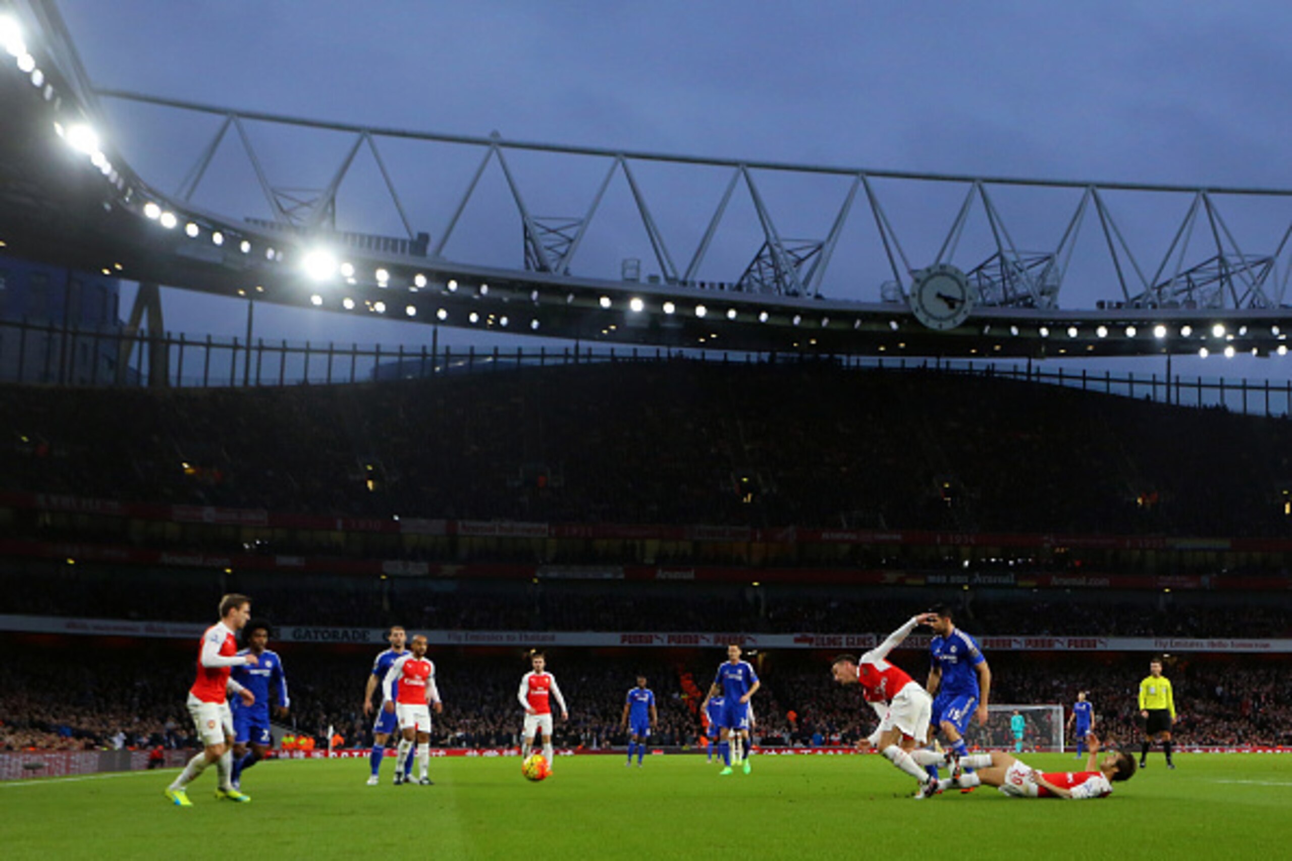 LONDON, ENGLAND - JANUARY 24: General view of the match during the Barclays Premier League match between Arsenal and Chelsea at the Emirates Stadium on January 24, 2016 in London, England. (Photo by Catherine Ivill - AMA/Getty Images) LONDON, ENGLAND - JANUARY 24: General view of the match during the Barclays Premier League match between Arsenal and Chelsea at the Emirates Stadium on January 24, 2016 in London, England. (Photo by Catherine Ivill - AMA/Getty Images)