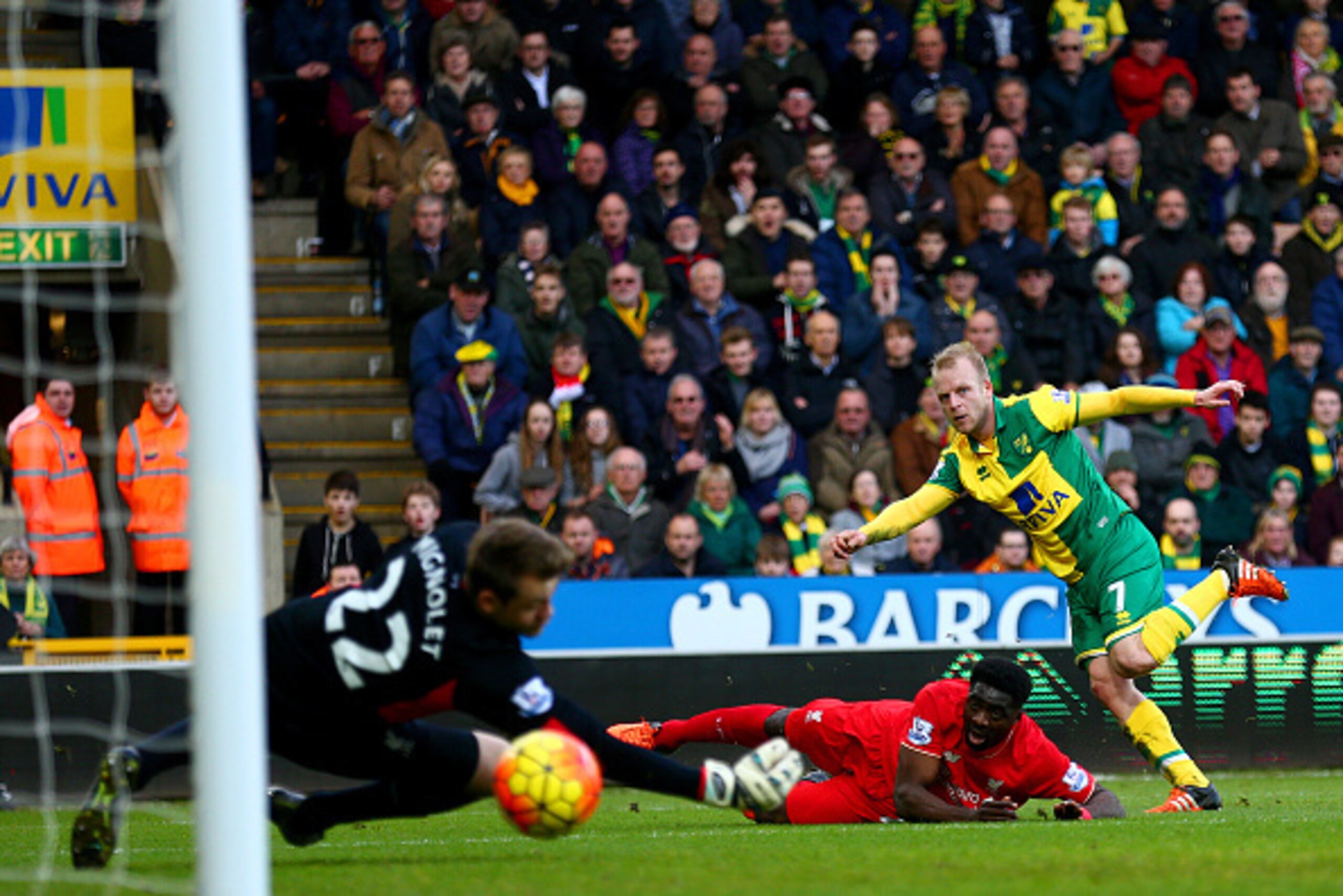 NORWICH, ENGLAND - JANUARY 23:  Steven Naismith of Norwich City scores his team's second goal past Simon Mignolet of Liverpool during the Barclays Premier League match between Norwich City and Liverpool at Carrow Road on January 23, 2016 in Norwich, Engla