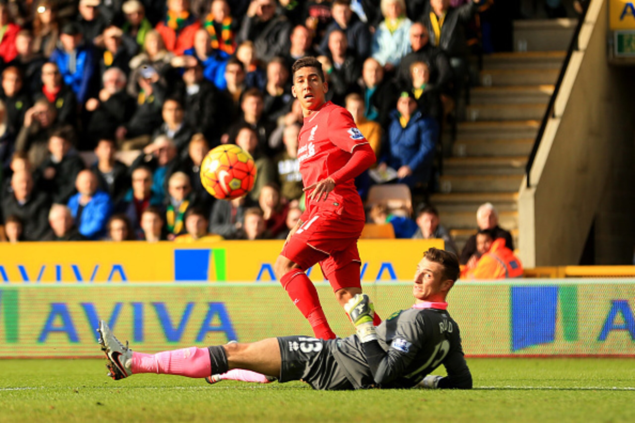 NORWICH, ENGLAND - JANUARY 23:  Roberto Firmino of Liverpool scores his team's first goal past Declan Rudd of Norwich City during the Barclays Premier League match between Norwich City and Liverpool at Carrow Road on January 23, 2016 in Norwich, England. 