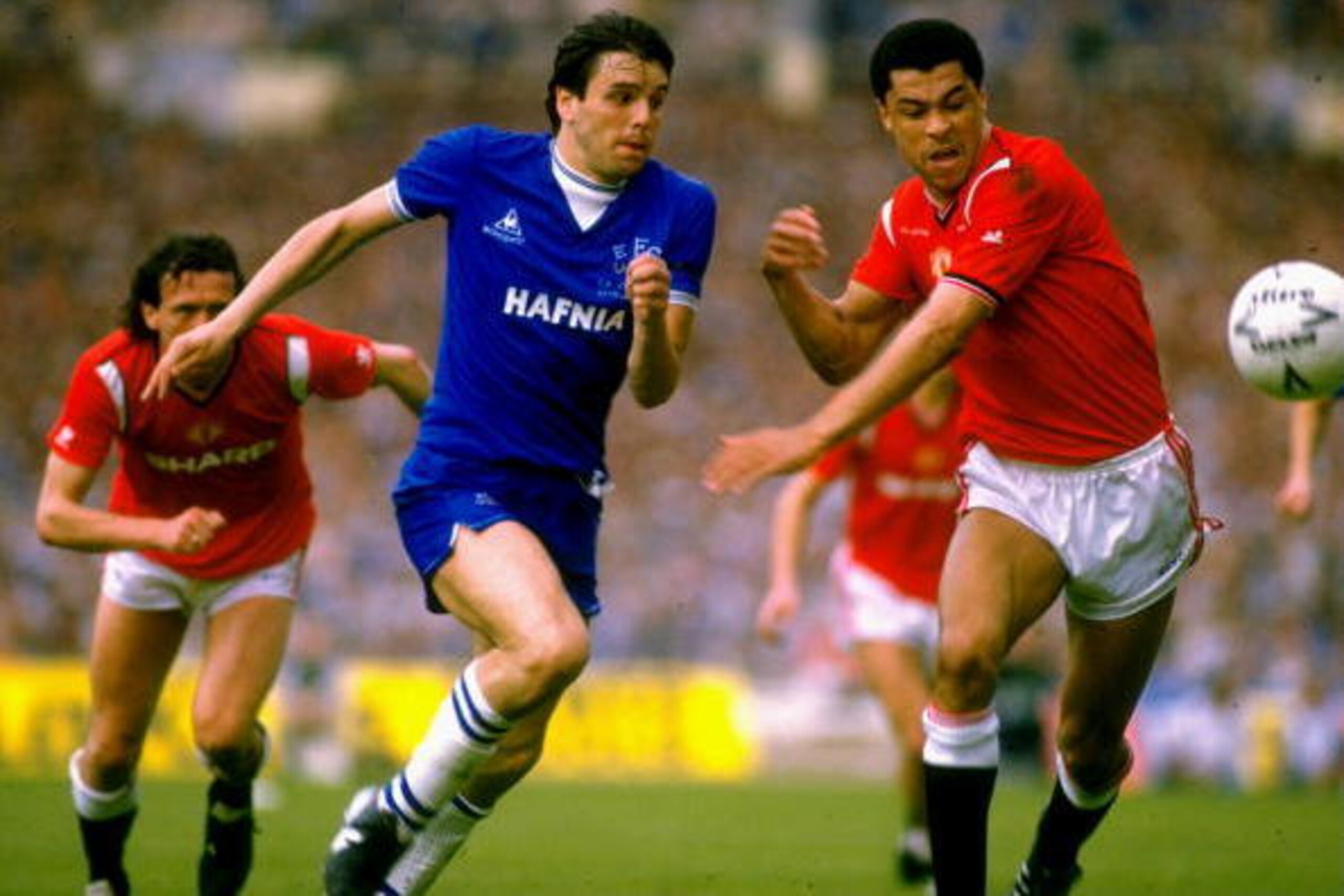 18 May 1985:  Graham Sharpe of Everton (left) and Paul McGrath of Manchester United in action during the FA Cup Final at Wembley Stadium in London. Manchester United won the match 1-0 after extra time. \ Mandatory Credit: Bob Martin /Allsport