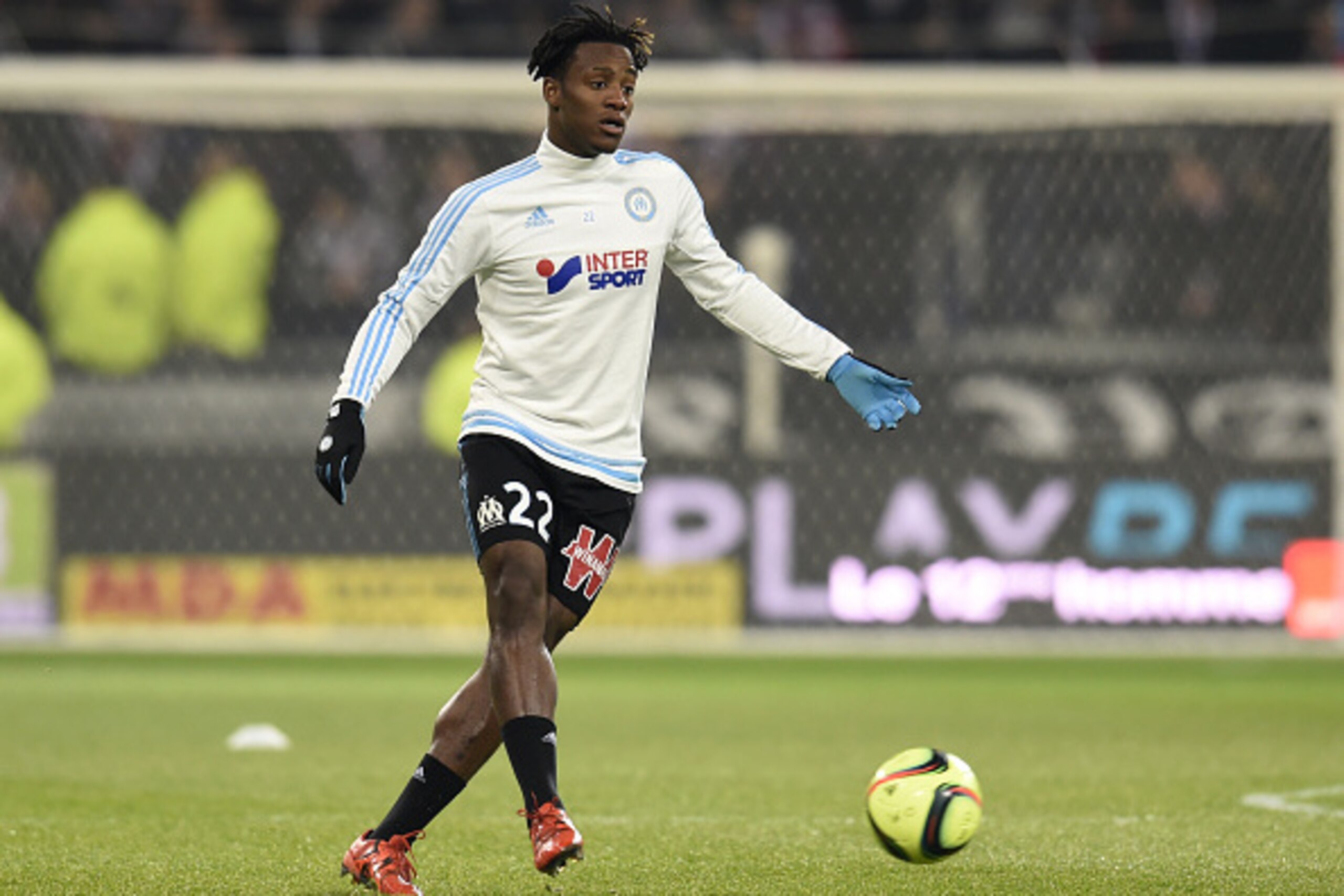 Marseille's Belgian forward Michy Batshuayi warms up ahead of the French L1 football match Olympique Lyonnais (OL) vs Olympique de Marseille (OM) on January 24, 2016, at the Parc Olympique Lyonnais stadium in Decines-Charpieu, central-eastern France. / AF