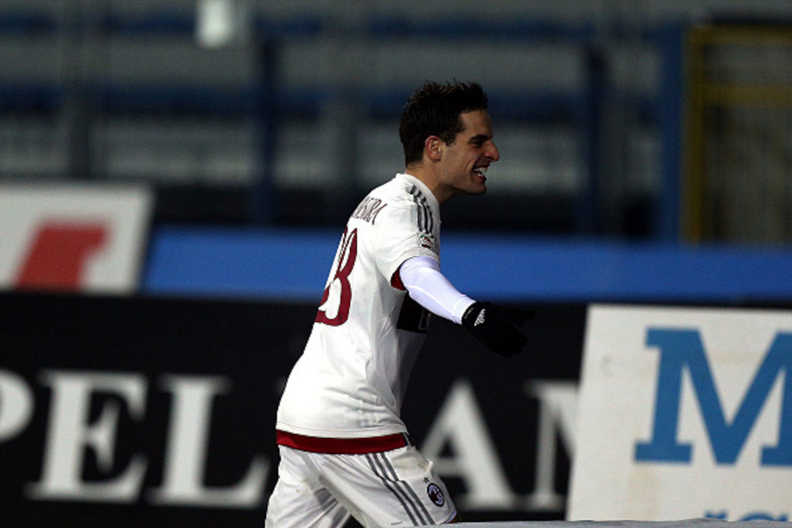 EMPOLI, ITALY - JANUARY 23: Giacomo Bonaventura of AC Milan celebrates after scoring a goal during the Serie A match between Empoli FC and AC Milan at Stadio Carlo Castellani on January 23, 2016 in Empoli, Italy. (Photo by Gabriele Maltinti/Getty Images) EMPOLI, ITALY - JANUARY 23: Giacomo Bonaventura of AC Milan celebrates after scoring a goal during the Serie A match between Empoli FC and AC Milan at Stadio Carlo Castellani on January 23, 2016 in Empoli, Italy. (Photo by Gabriele Maltinti/Getty Images)
