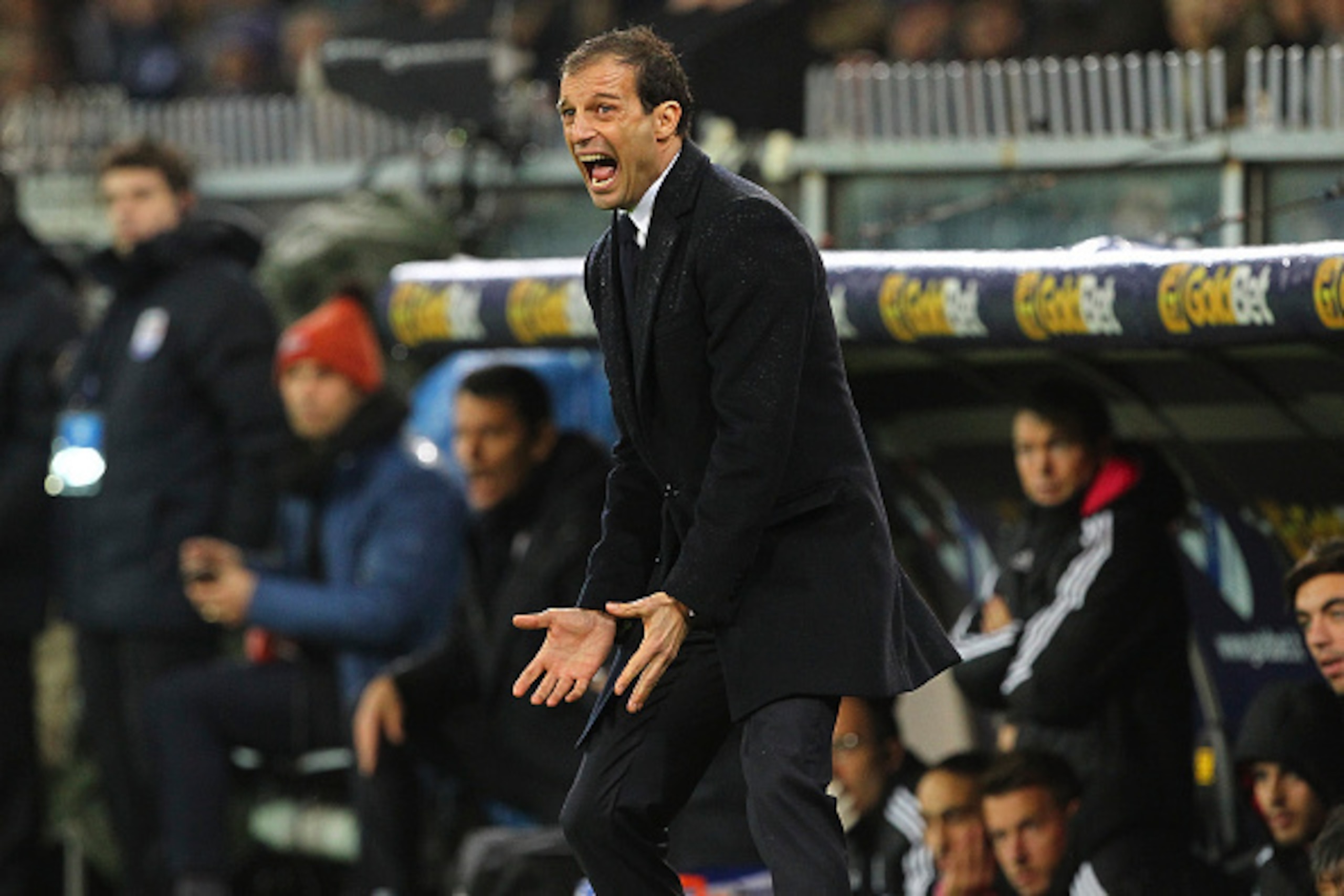 GENOA, ITALY - JANUARY 10: Juventus FC coach Massimiliano Allegri shouts to his players during the Serie A match between UC Sampdoria and Juventus FC at Stadio Luigi Ferraris on January 10, 2016 in Genoa, Italy. (Photo by Marco Luzzani/Getty Images) GENOA, ITALY - JANUARY 10: Juventus FC coach Massimiliano Allegri shouts to his players during the Serie A match between UC Sampdoria and Juventus FC at Stadio Luigi Ferraris on January 10, 2016 in Genoa, Italy. (Photo by Marco Luzzani/Getty Images)