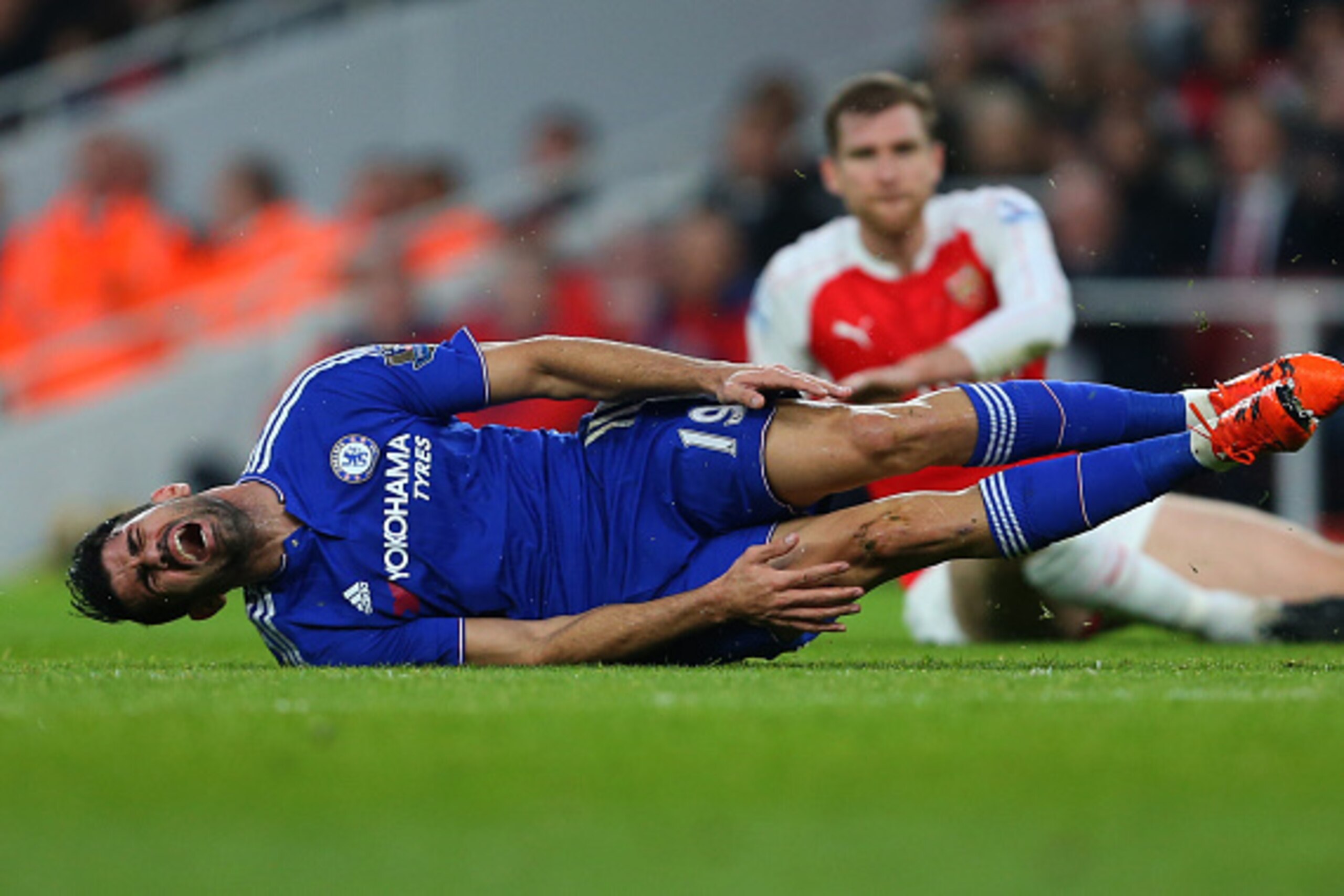 LONDON, ENGLAND - JANUARY 24:  Diego Costa of Chelsea reacts after he is brought down by Per Mertesacker of Arsenal during the Barclays Premier League match between Arsenal and Chelsea at the Emirates Stadium on January 24, 2016 in London, England.  (Phot