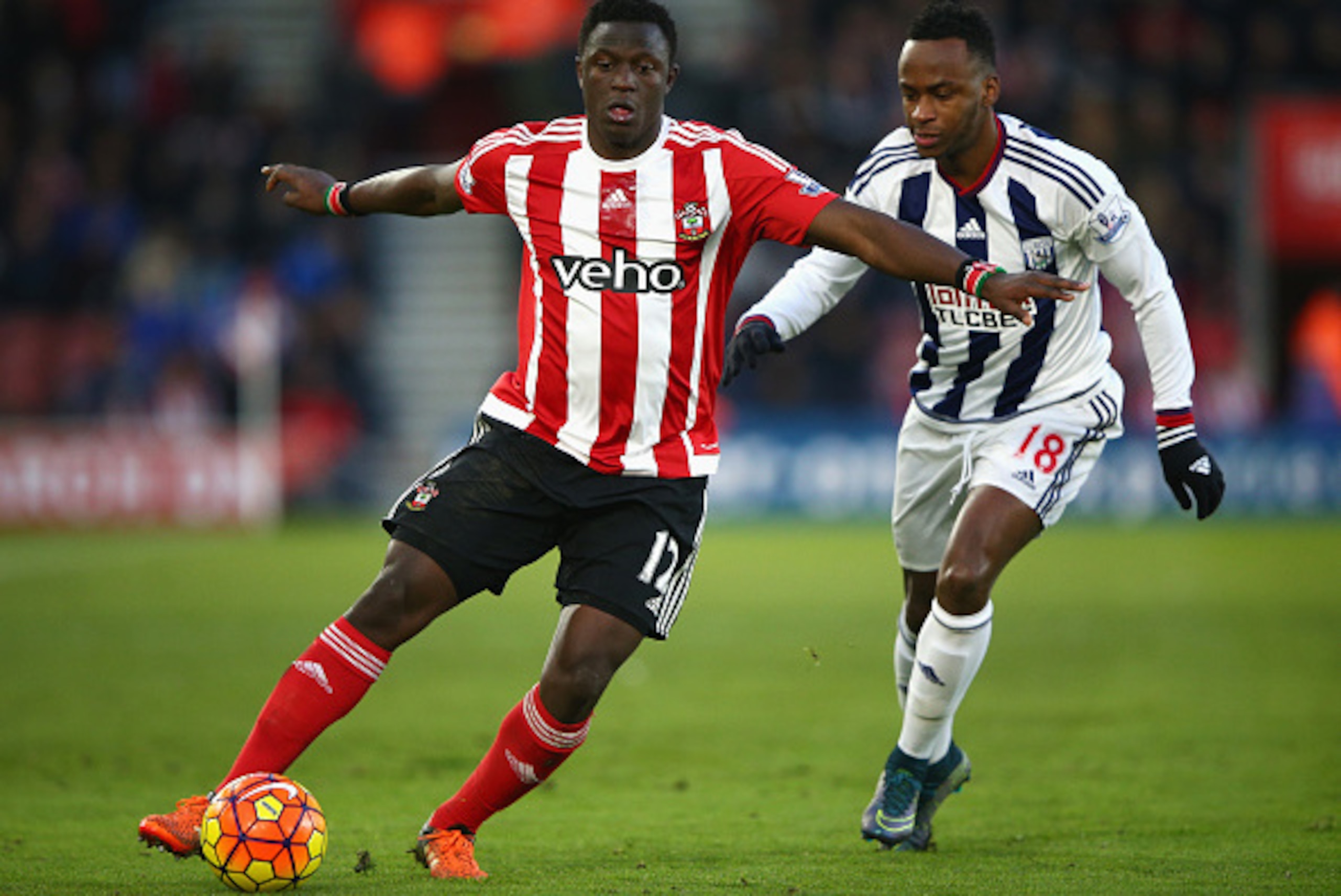 SOUTHAMPTON, ENGLAND - JANUARY 16: Victor Wanyama of Southampton and Saido Berahino of West Bromwich Albion compete for the ball during the Barclays Premier League match between Southampton and West Bromwich Albion at St. Mary's Stadium on January 16, 201