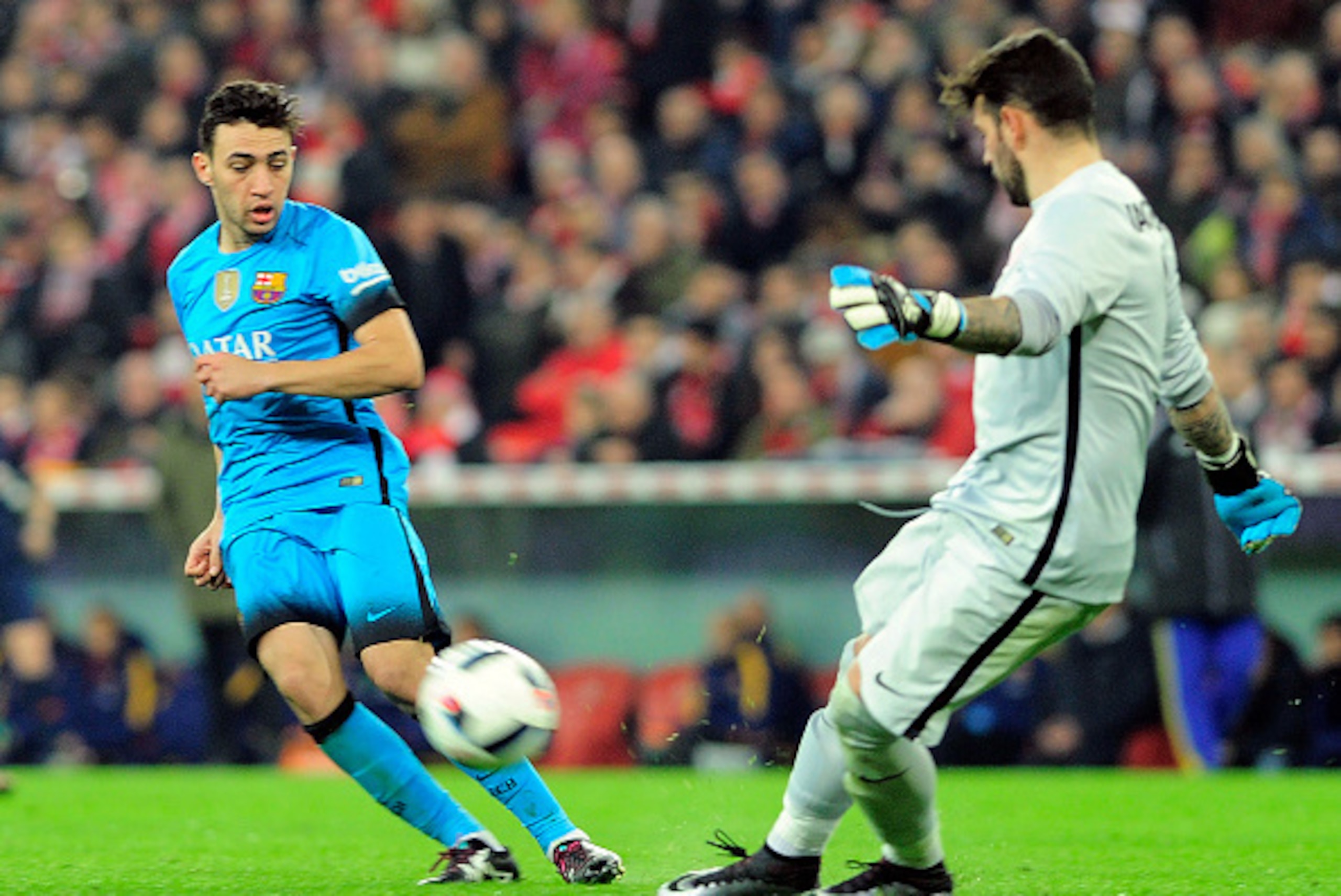 Barcelona's forward Munir El Haddadi (L) vies with Athletic Bilbao's goalkeeper Iago Herrerin during the Spanish Copa del Rey (King's Cup) football match Athletic Club de Bilbao vs FC Barcelona at the San Mames stadium in Bilbao on January 20, 2016. AFP P