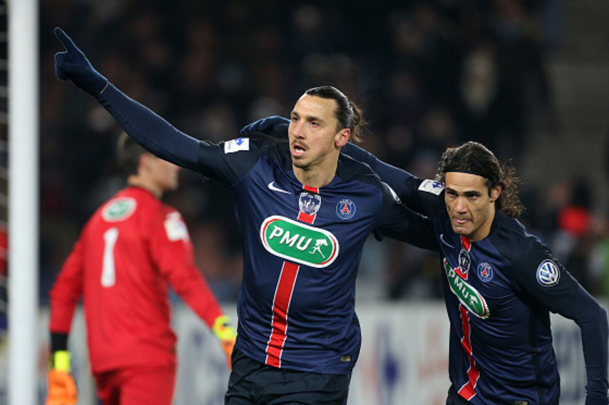 PARIS, FRANCE - JANUARY 19: Zlatan Ibrahimovic of PSG celebrates his goal with Edinson Cavani of PSG during the French Cup match between Paris Saint-Germain (PSG) and Toulouse FC (TFC) at Parc des Princes stadium on January 19, 2016 in Paris, France. (Pho