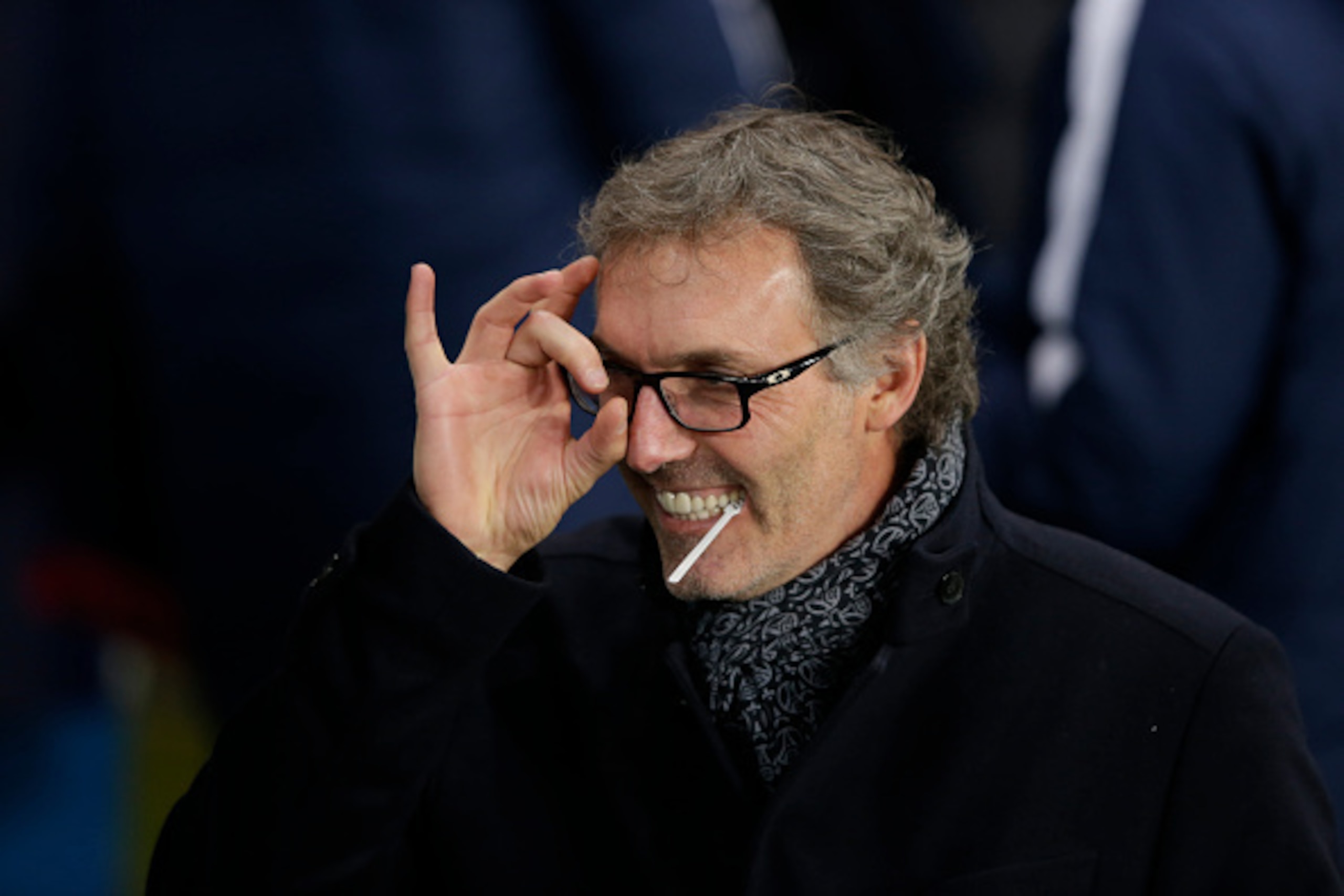 Paris Saint-Germain's French head coach Laurent Blanc gestures during the French Cup football match Paris Saint-Germain (PSG) vs Toulouse (TFC) on January 19, 2016 at the Parc des Princes stadium in Paris. AFP PHOTO / KENZO TRIBOUILLARD / AFP / KENZO TRIB